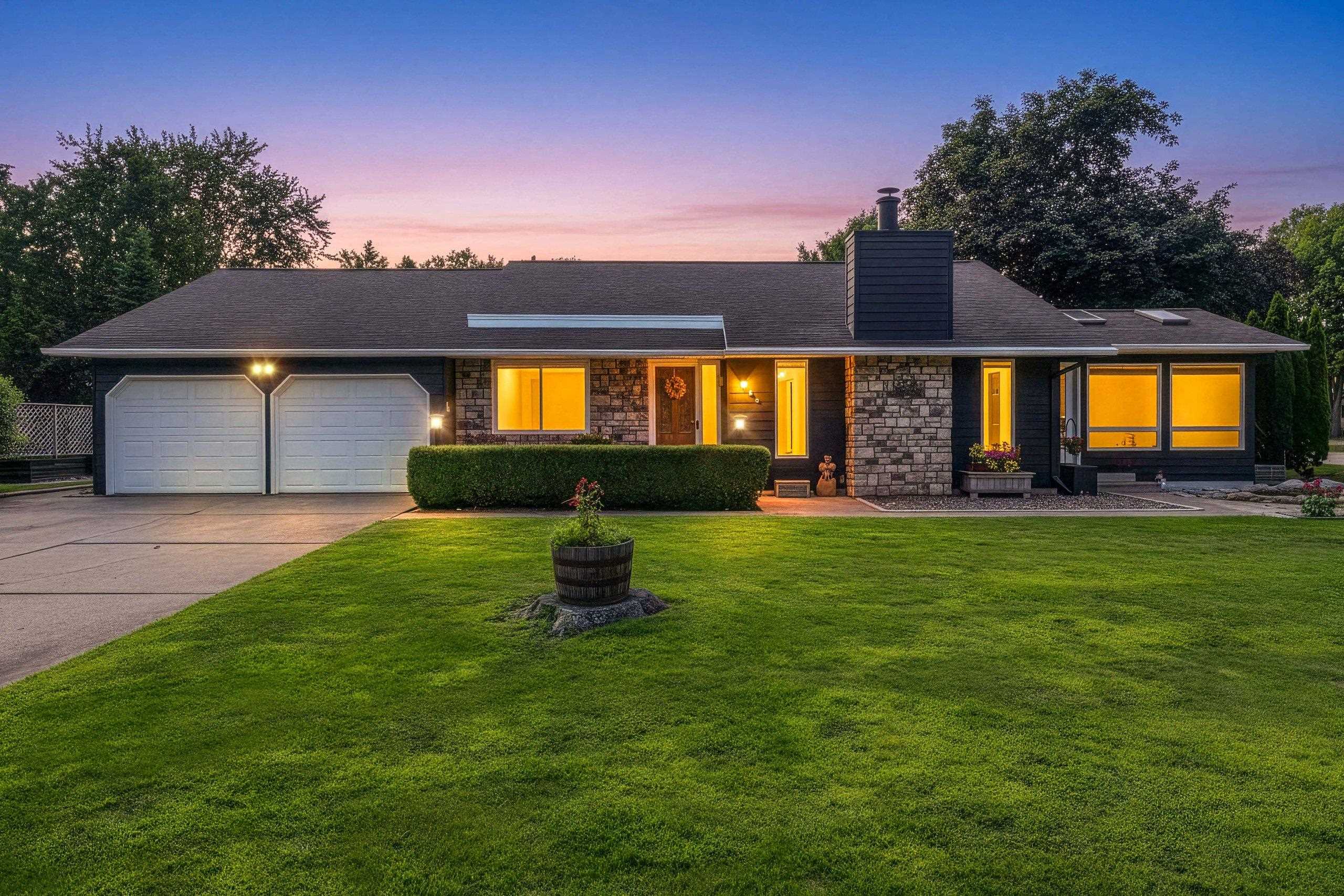 915 WOODSIDE Drive property preview photograph