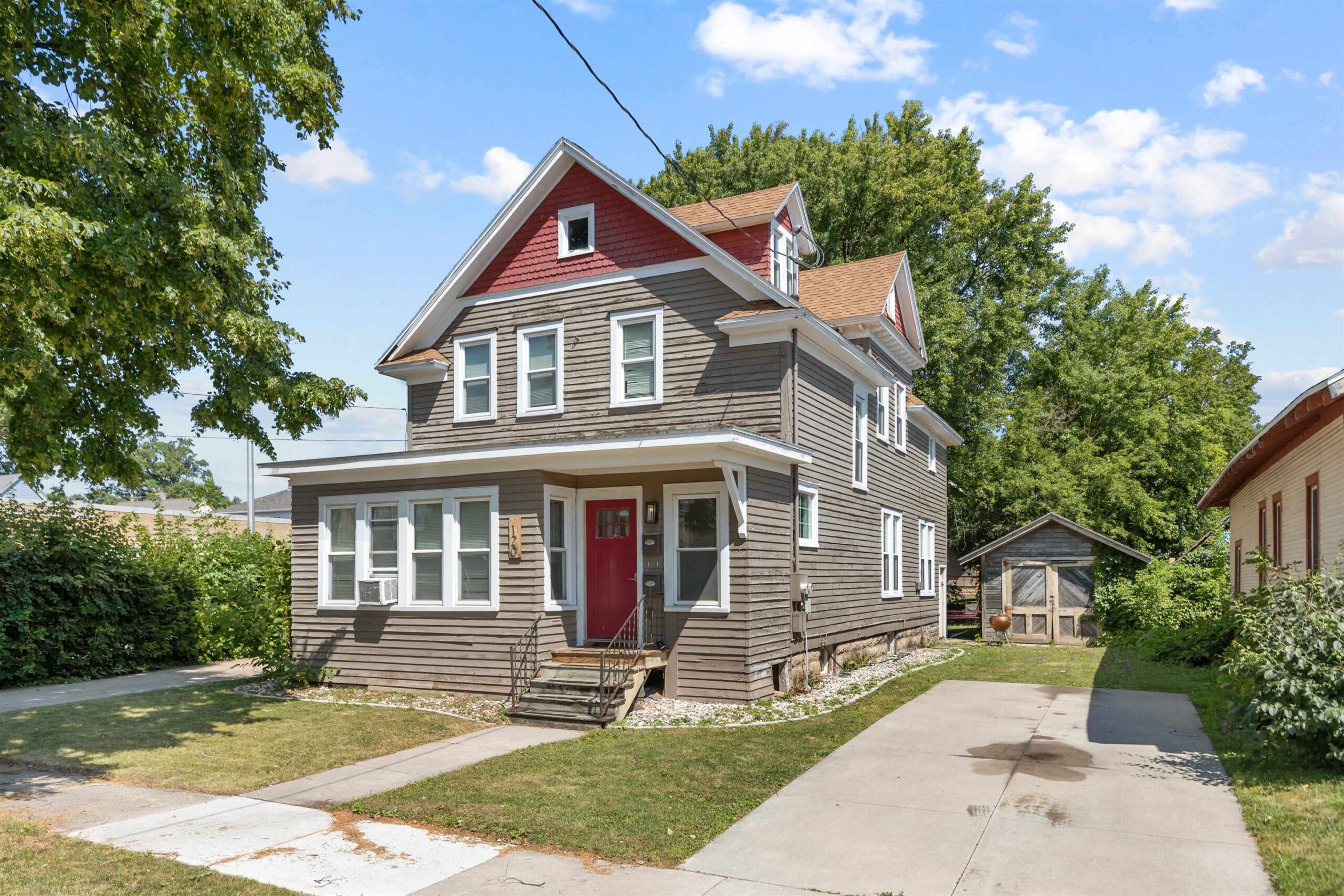 120 E PACIFIC Street property preview photograph