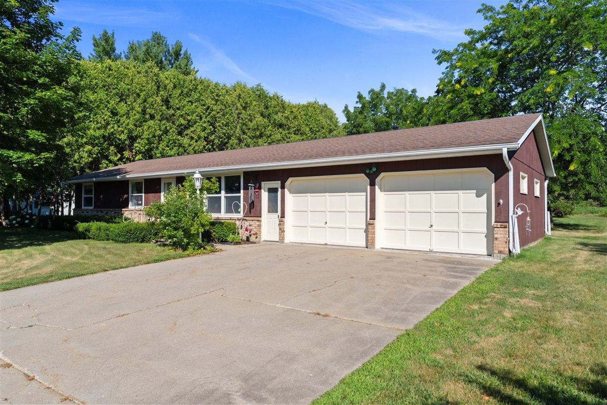 156 W HIGHLAND Drive property preview photograph