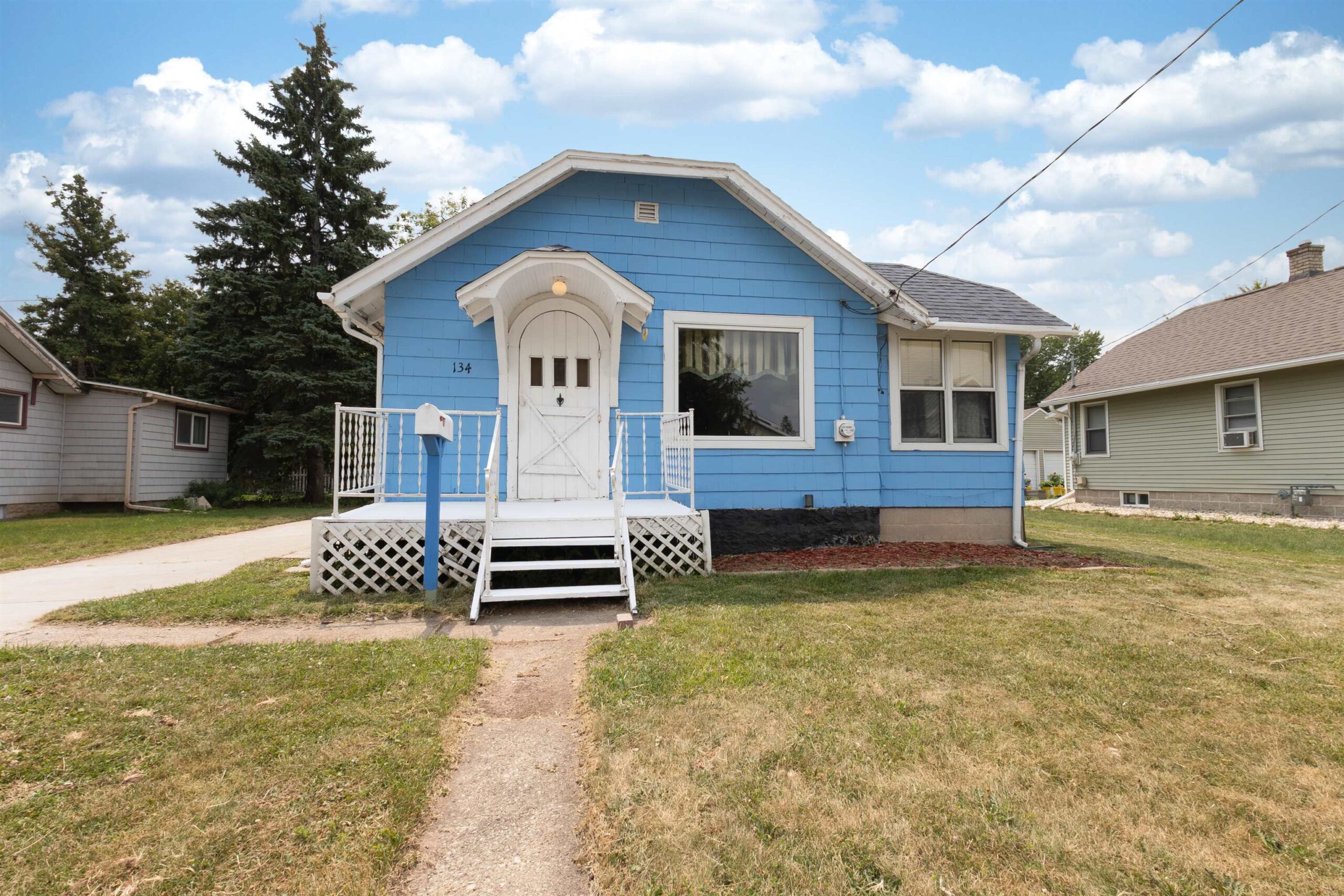 134 DOUGLAS Street property preview photograph