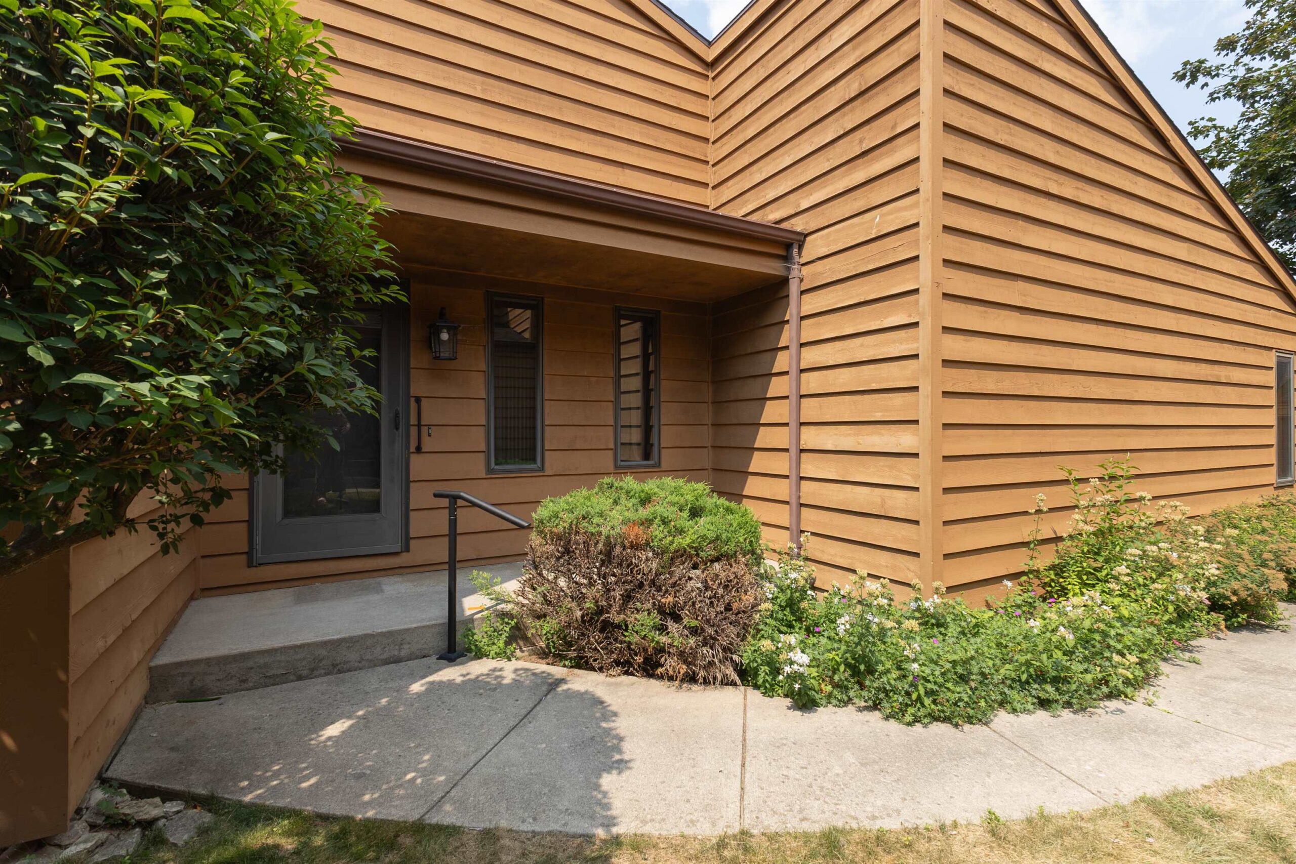 901 E WINDFIELD Place property preview photograph