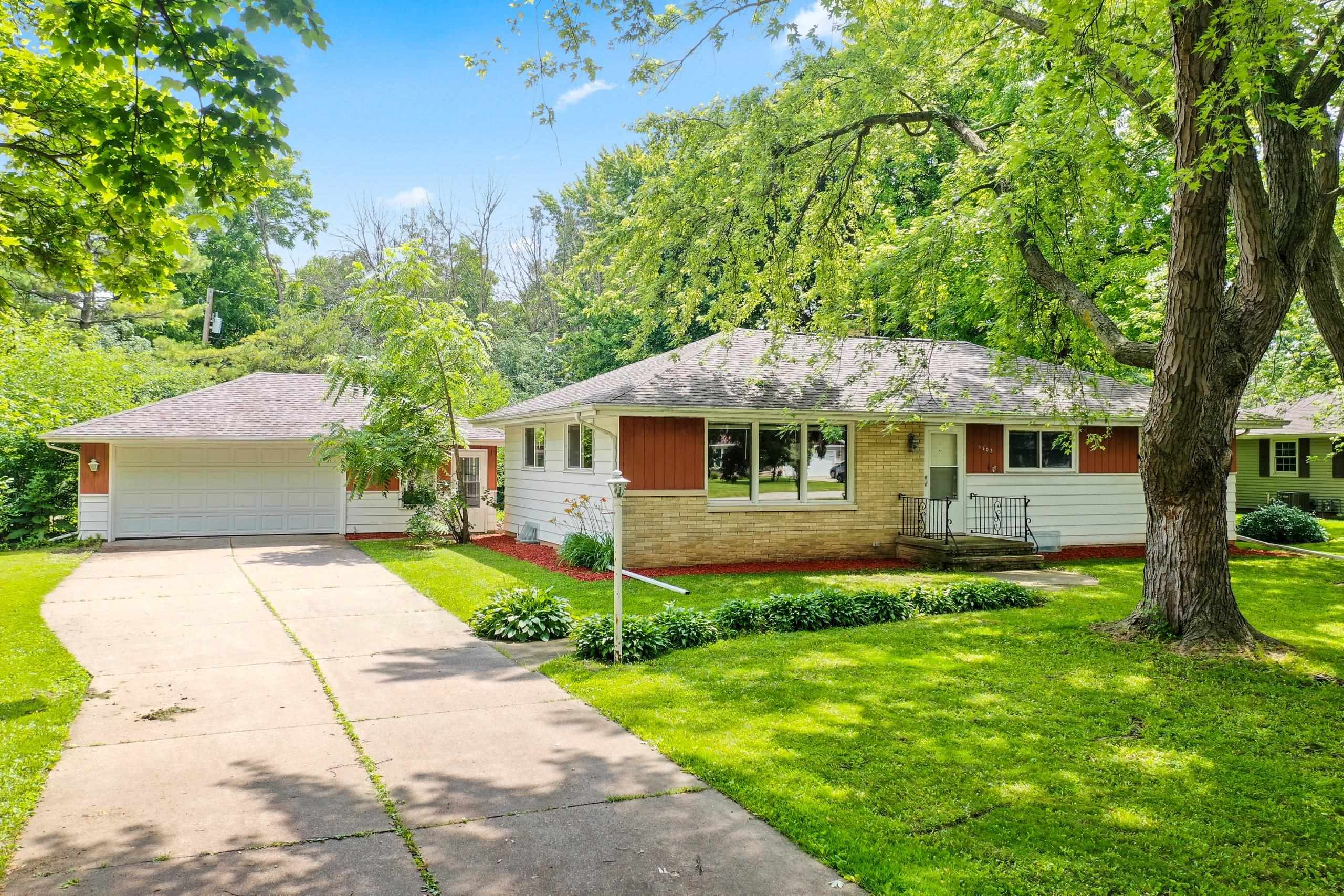 1502 S VAN DYKE Road property preview photograph