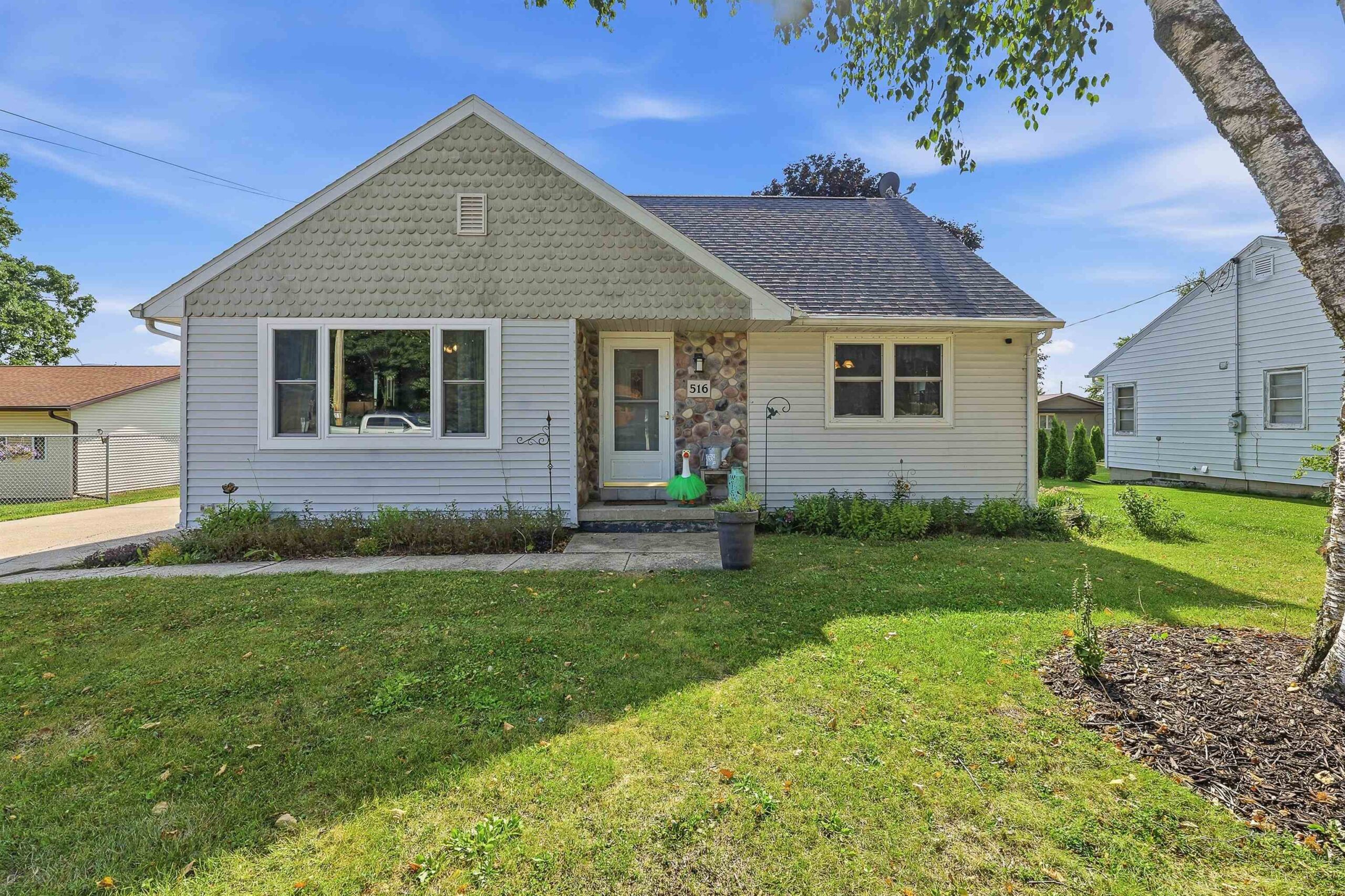 516 CHURCH Street property preview photograph