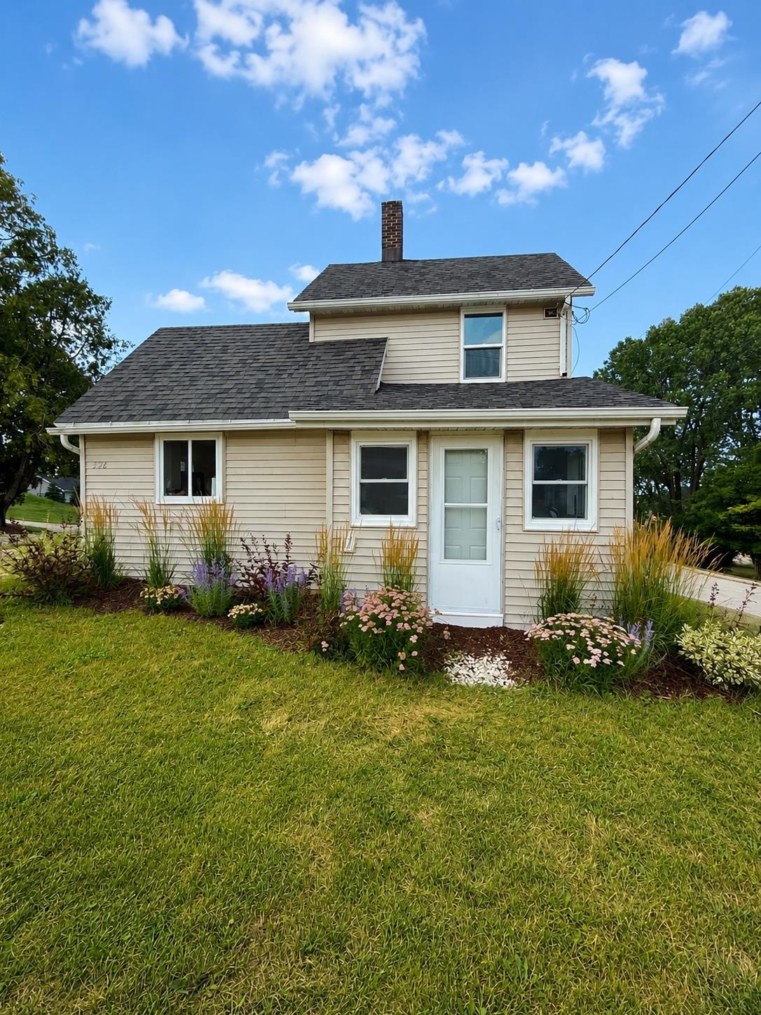 526 E BREED Street property preview photograph