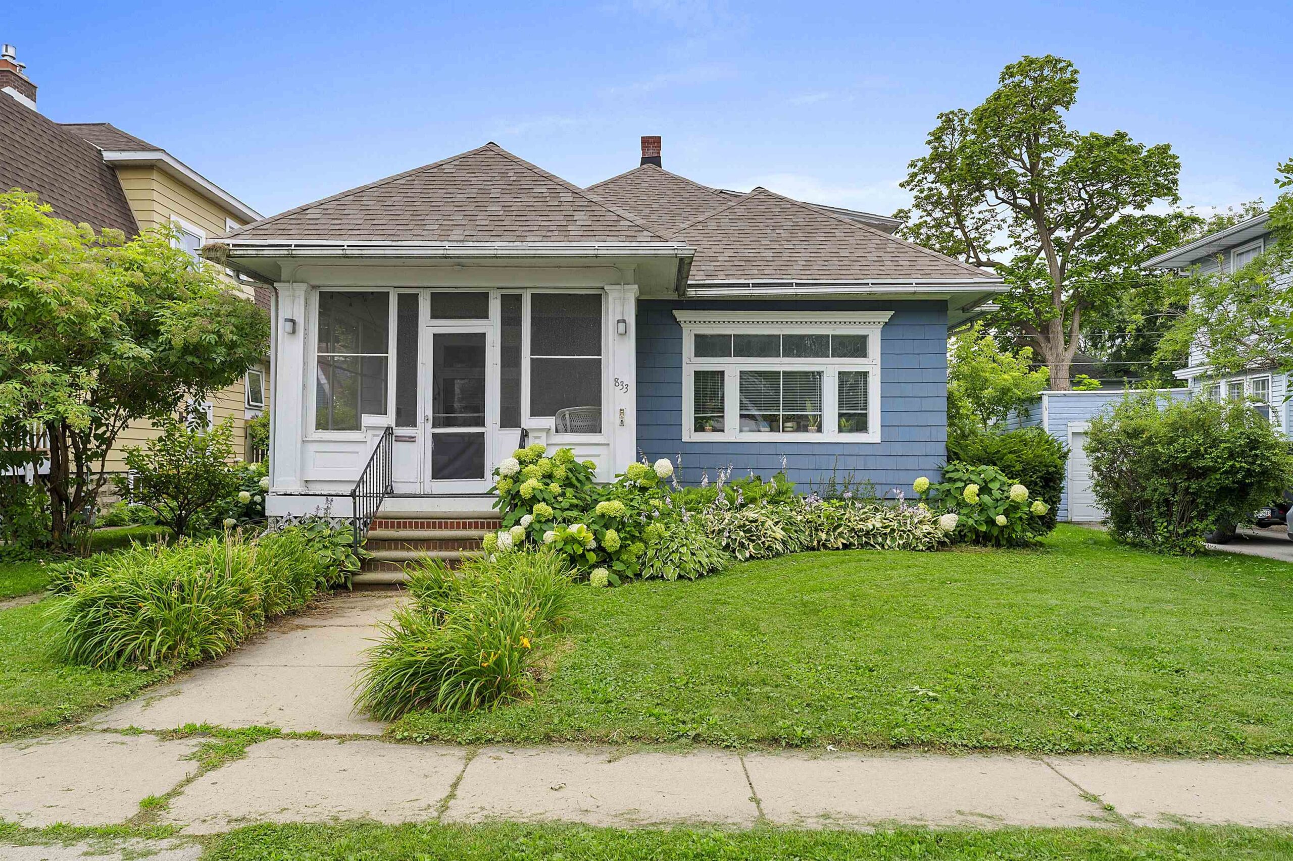 833 OREGON Street property preview photograph