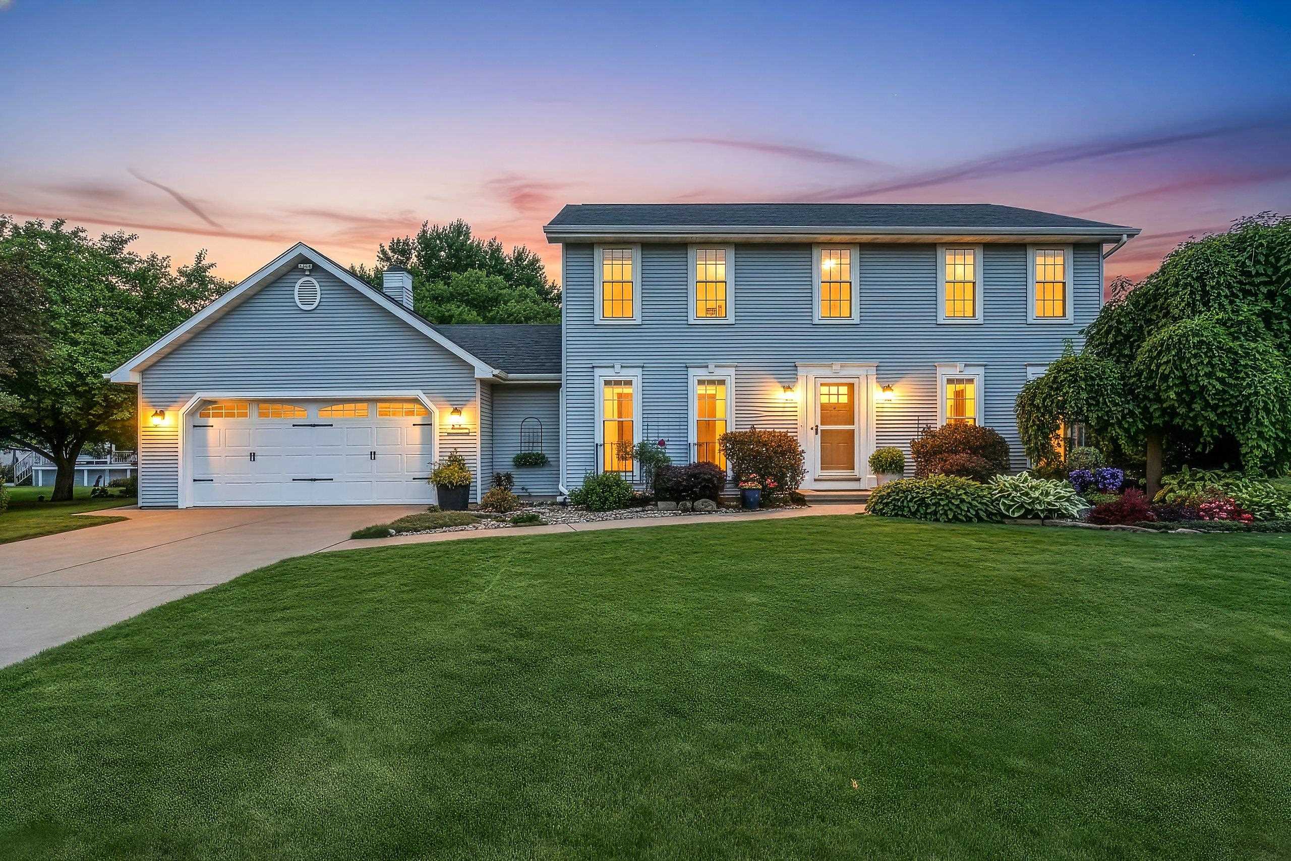 N254 MEADOWBREEZE Court property preview photograph