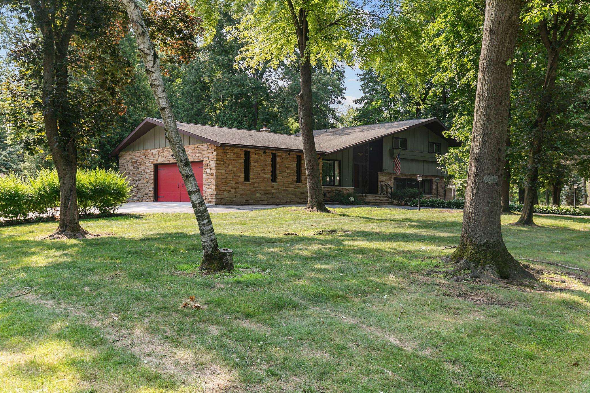 110 WOODSIDE Court property preview photograph