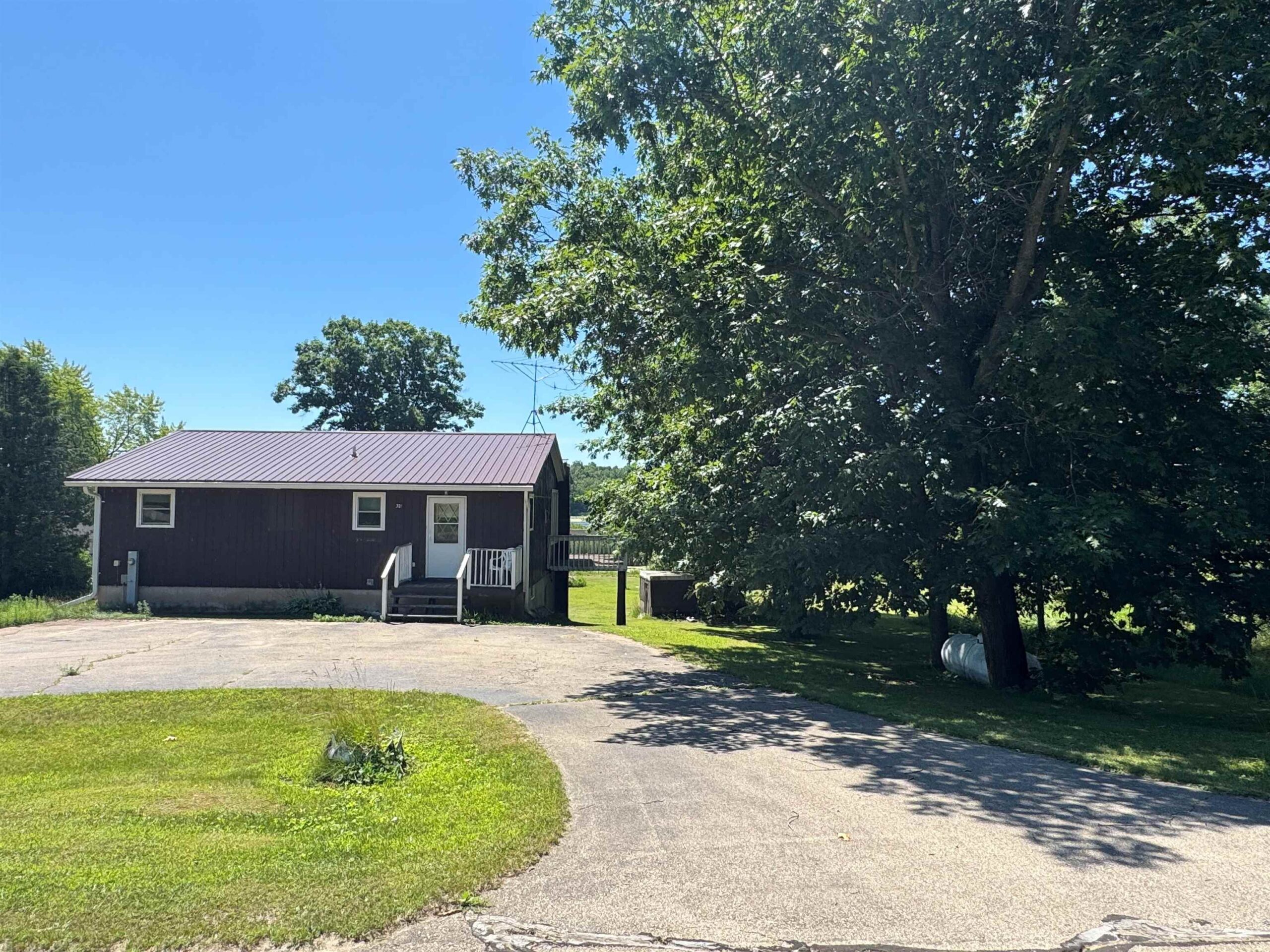 321 LAKE Drive property preview photograph