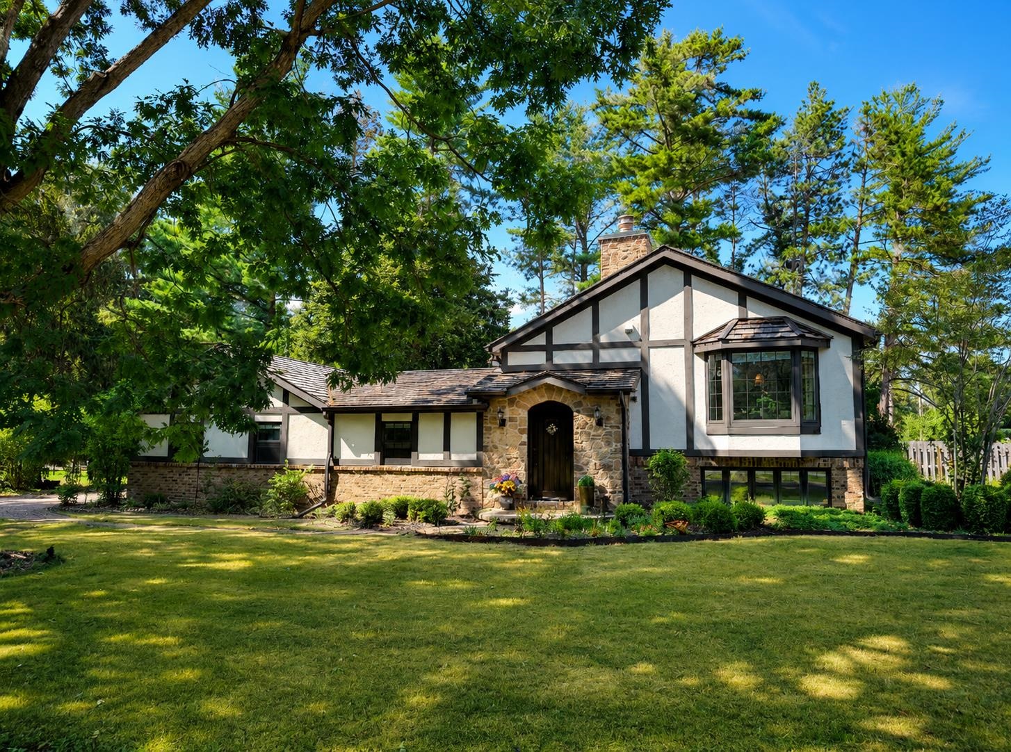 110 RIVER ISLAND Drive property preview photograph