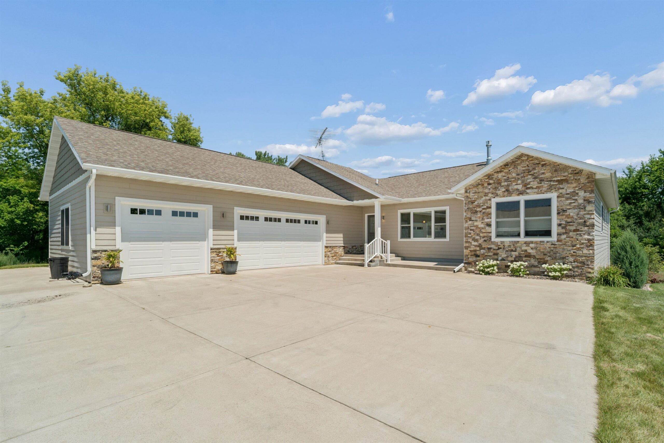 357 S WOODWARD Street property preview photograph