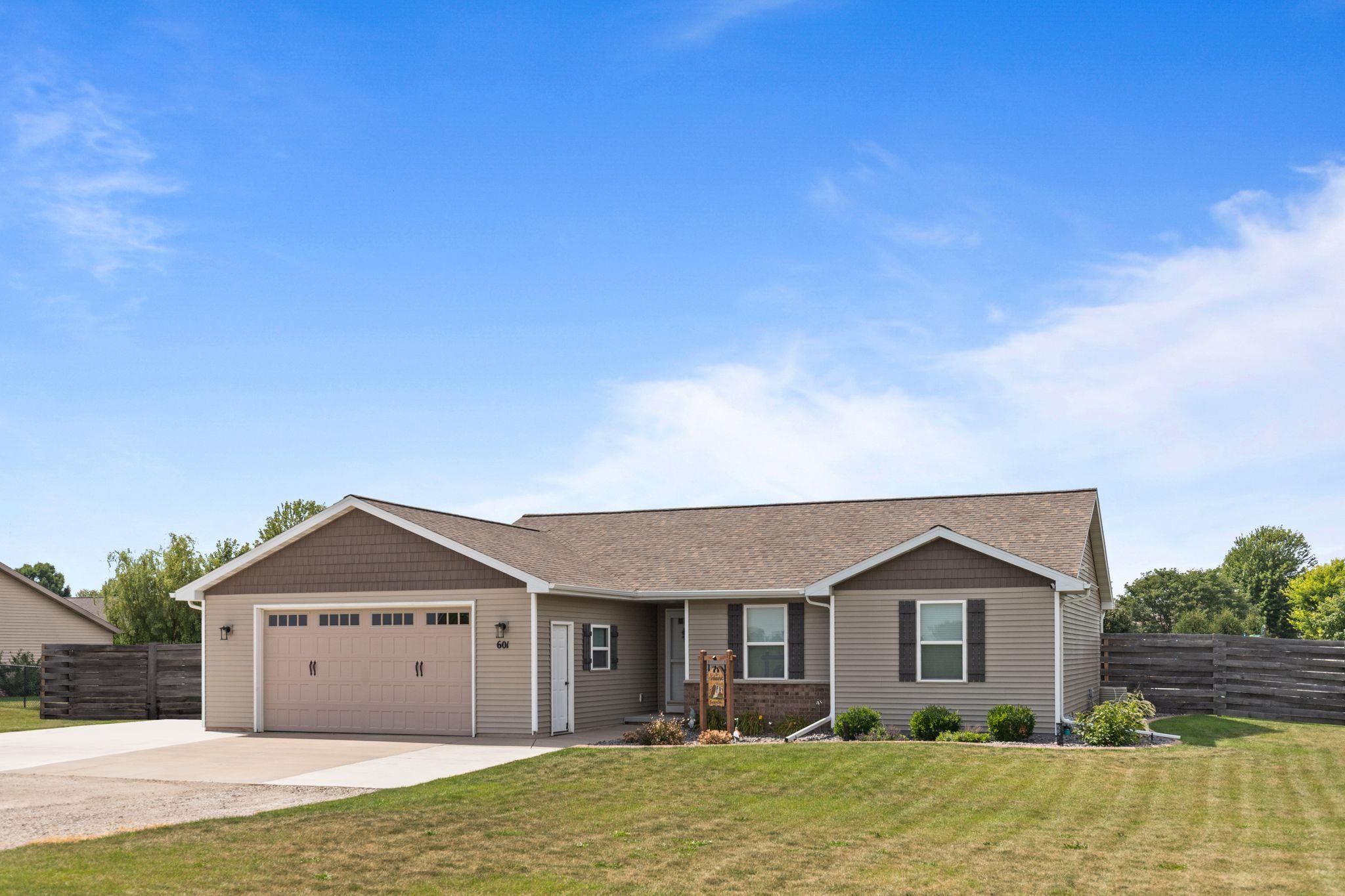 601 DEBRUIN Road property preview photograph