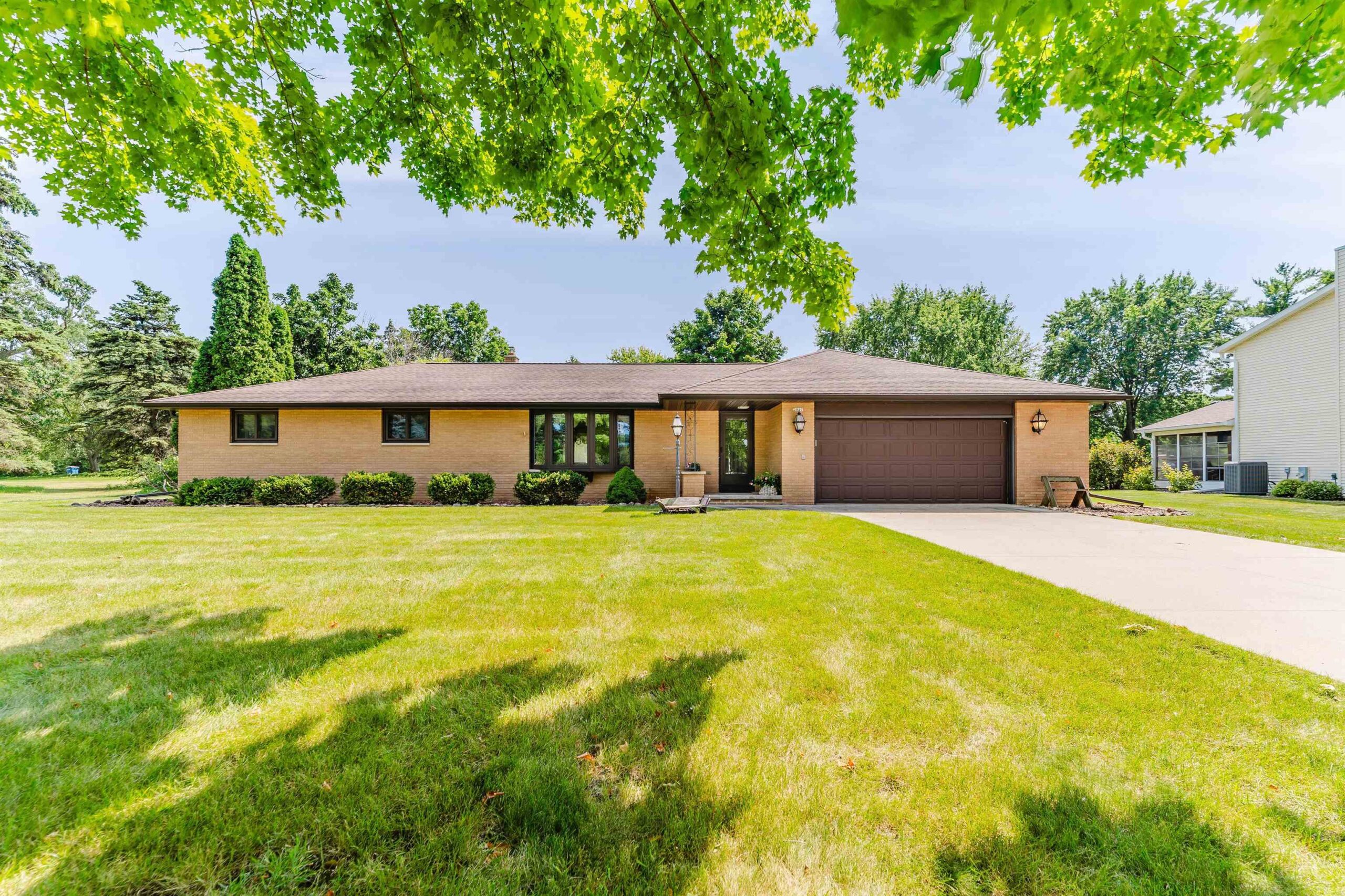 2897 OMRO Road property preview photograph