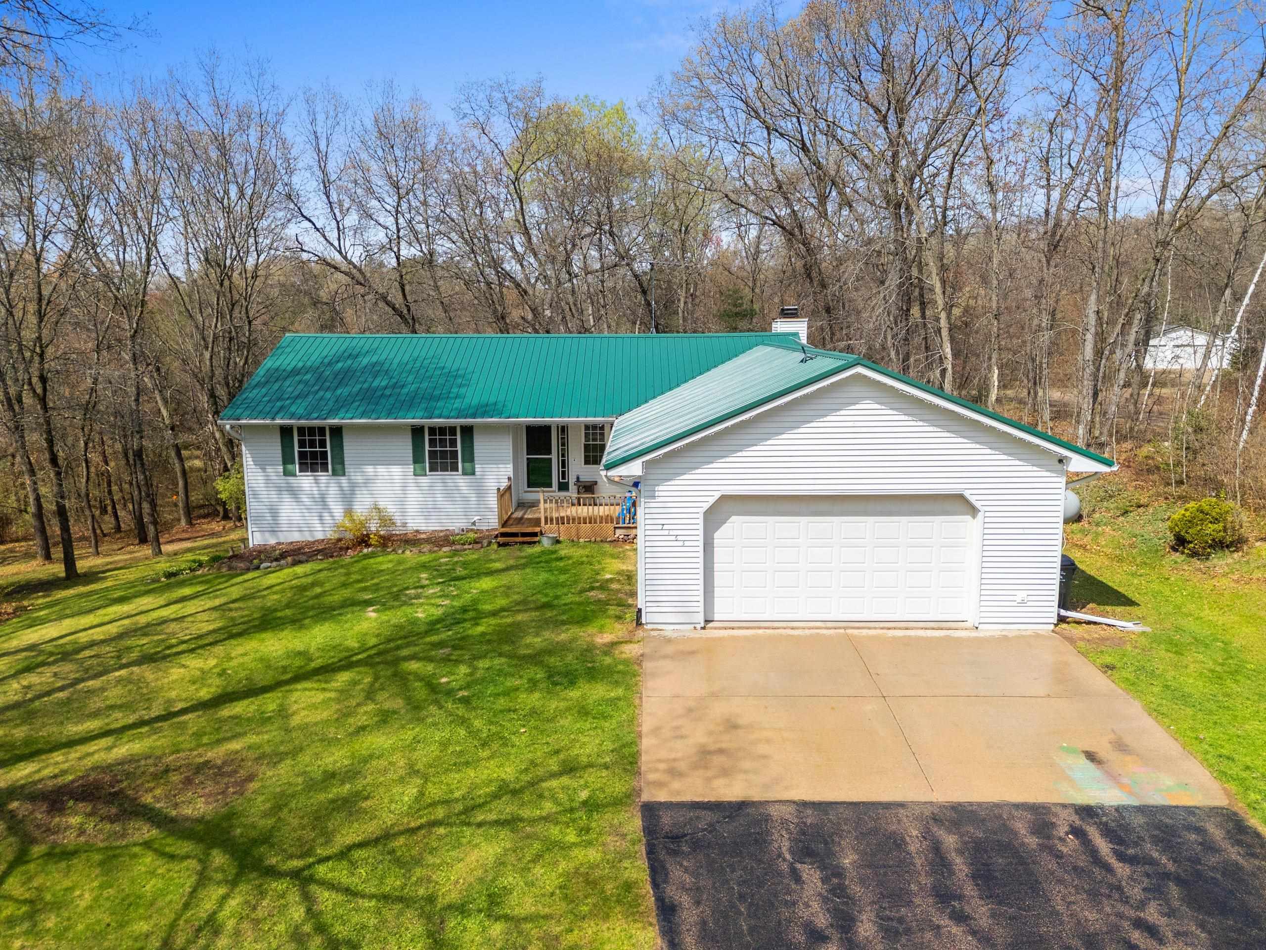 N7163 COZY OAKS Circle property preview photograph
