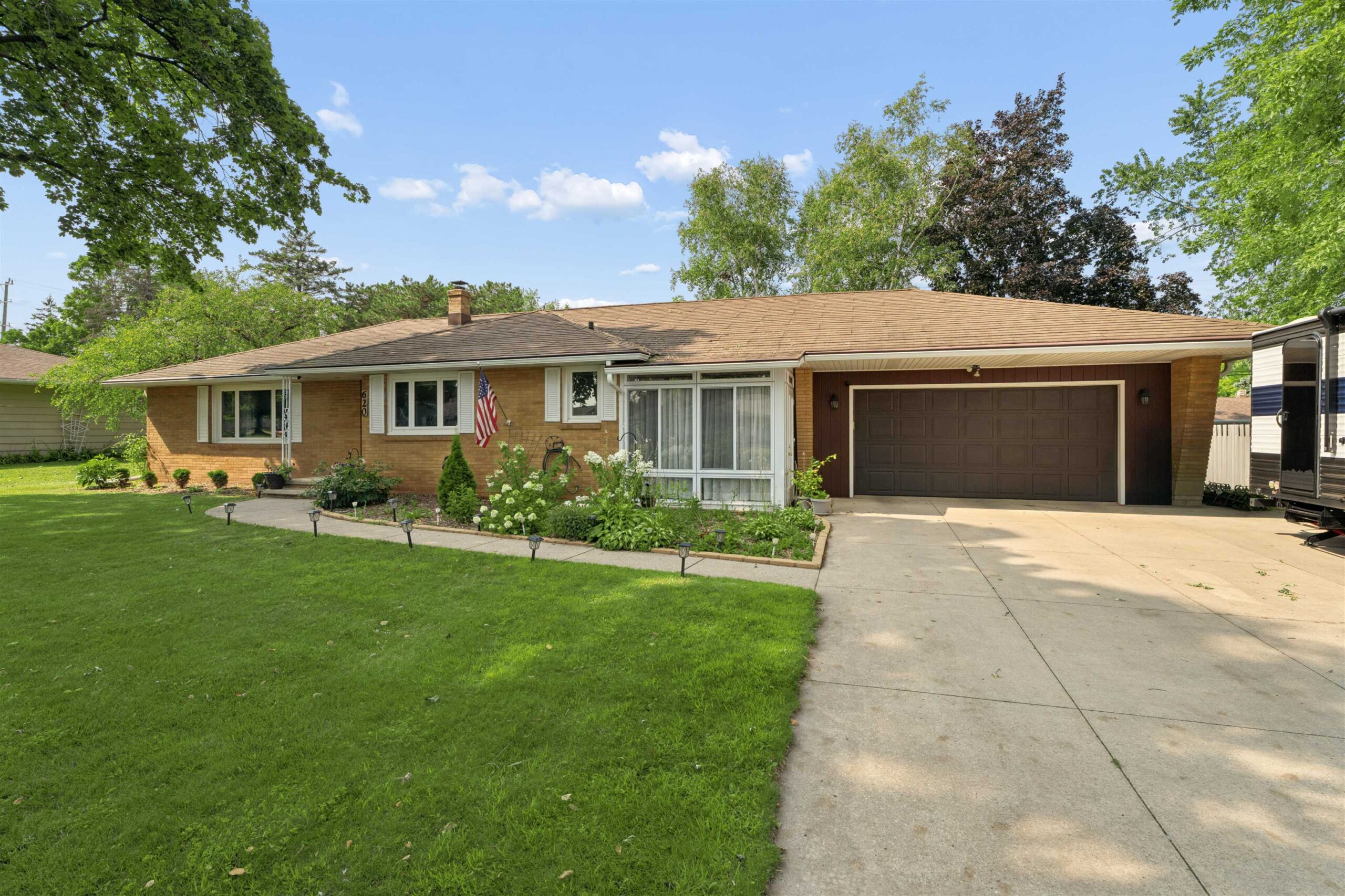 620 W SUNSET Avenue property preview photograph
