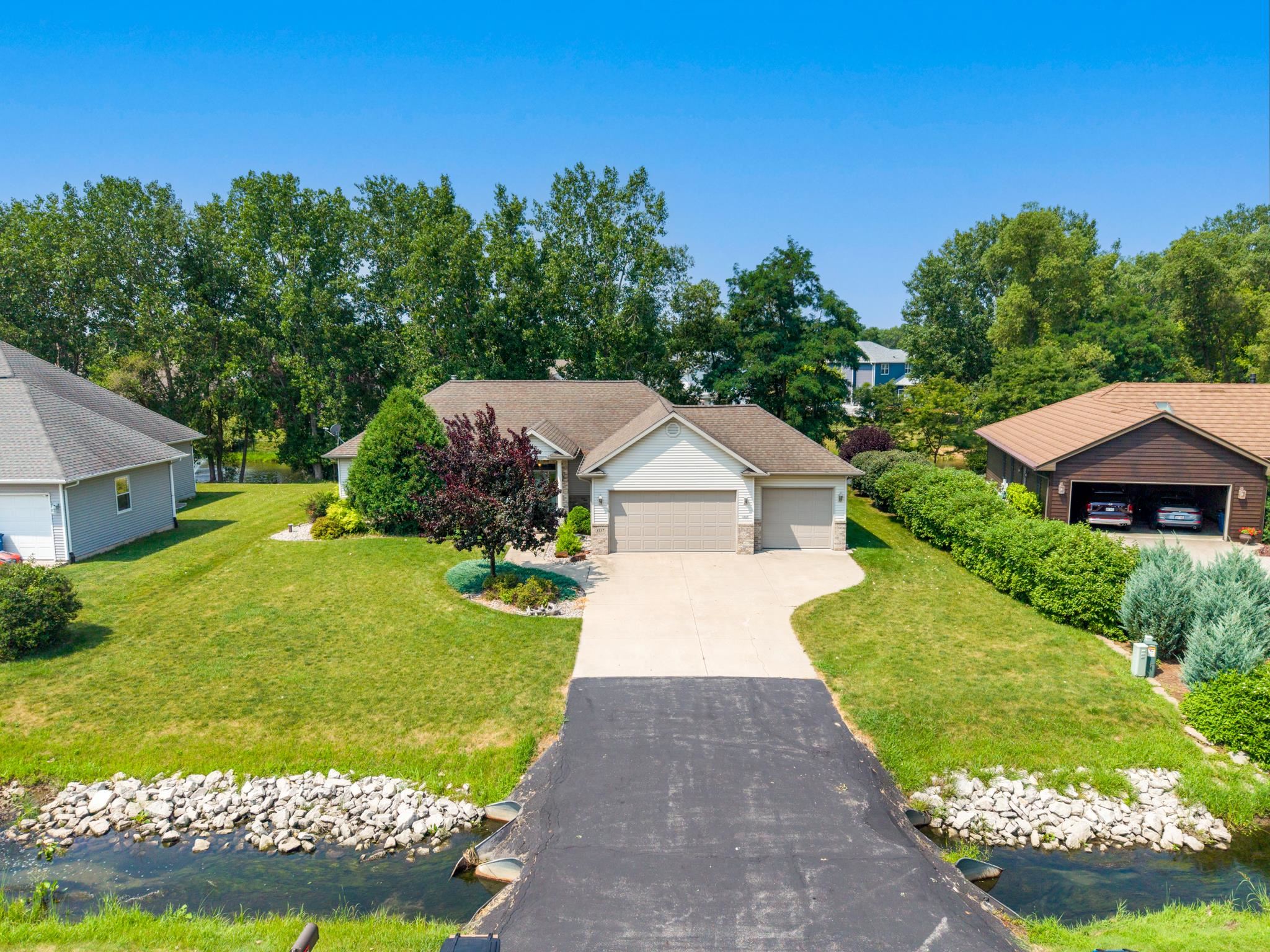 1337 BROOKS Lane property preview photograph