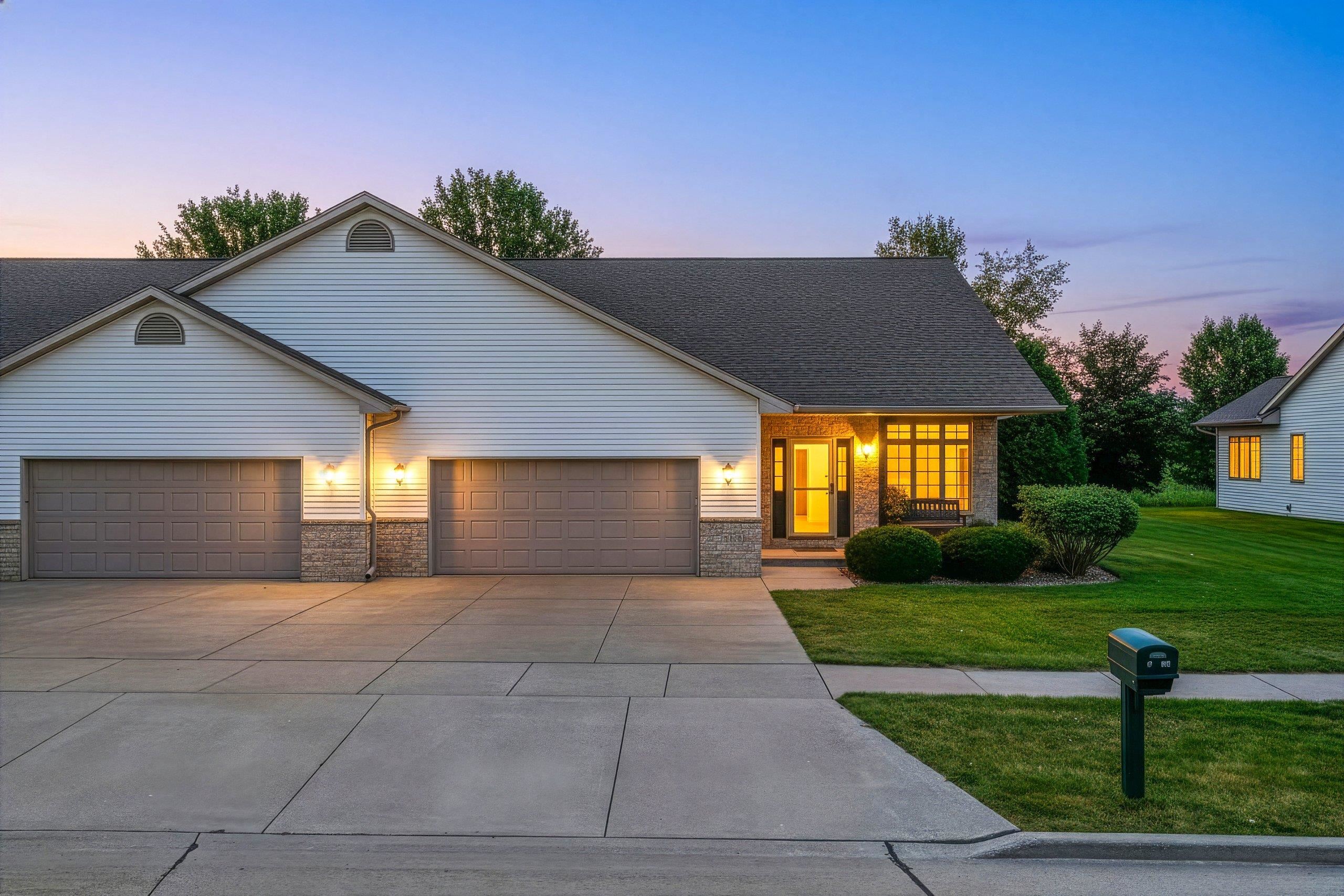 4716 N FALLVIEW Lane property preview photograph