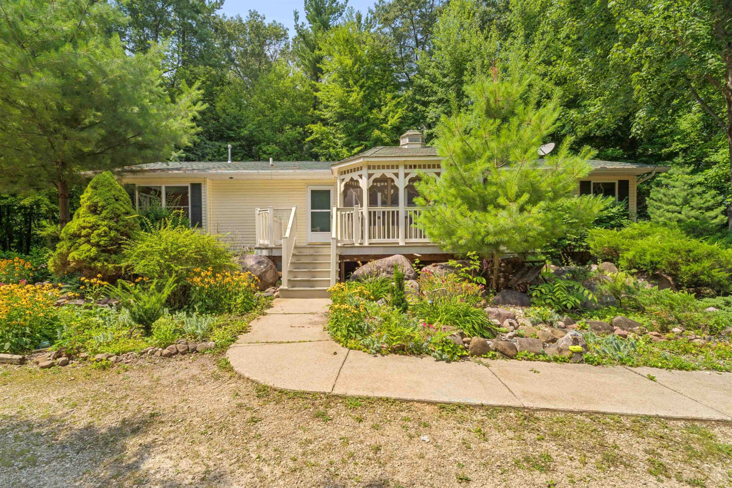 9472 HOPI Lane property preview photograph