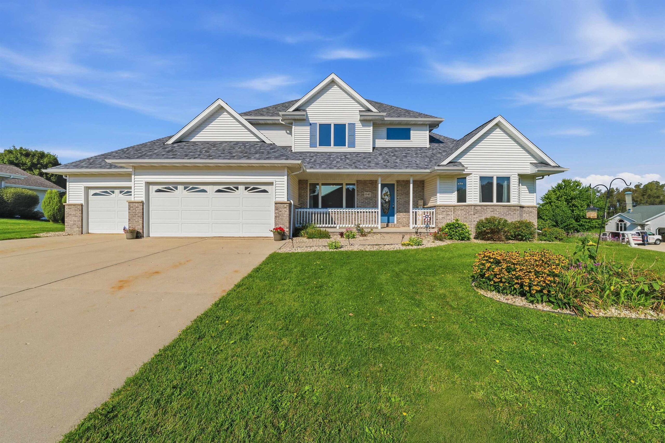 1141 GARDEN Street property preview photograph