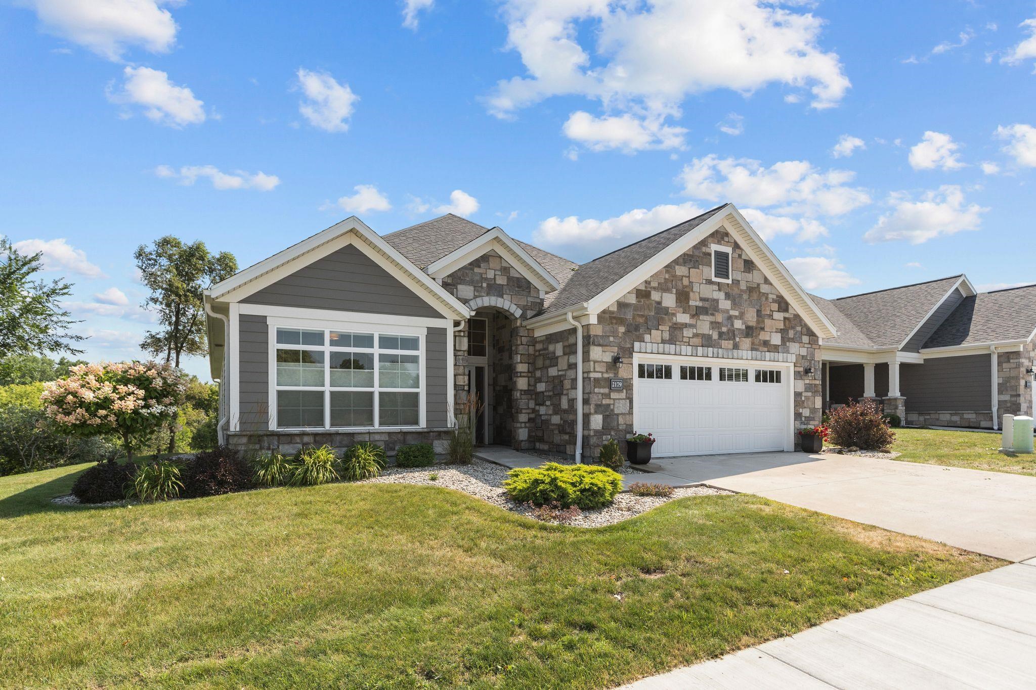 2179 E BALDEAGLE Drive property preview photograph
