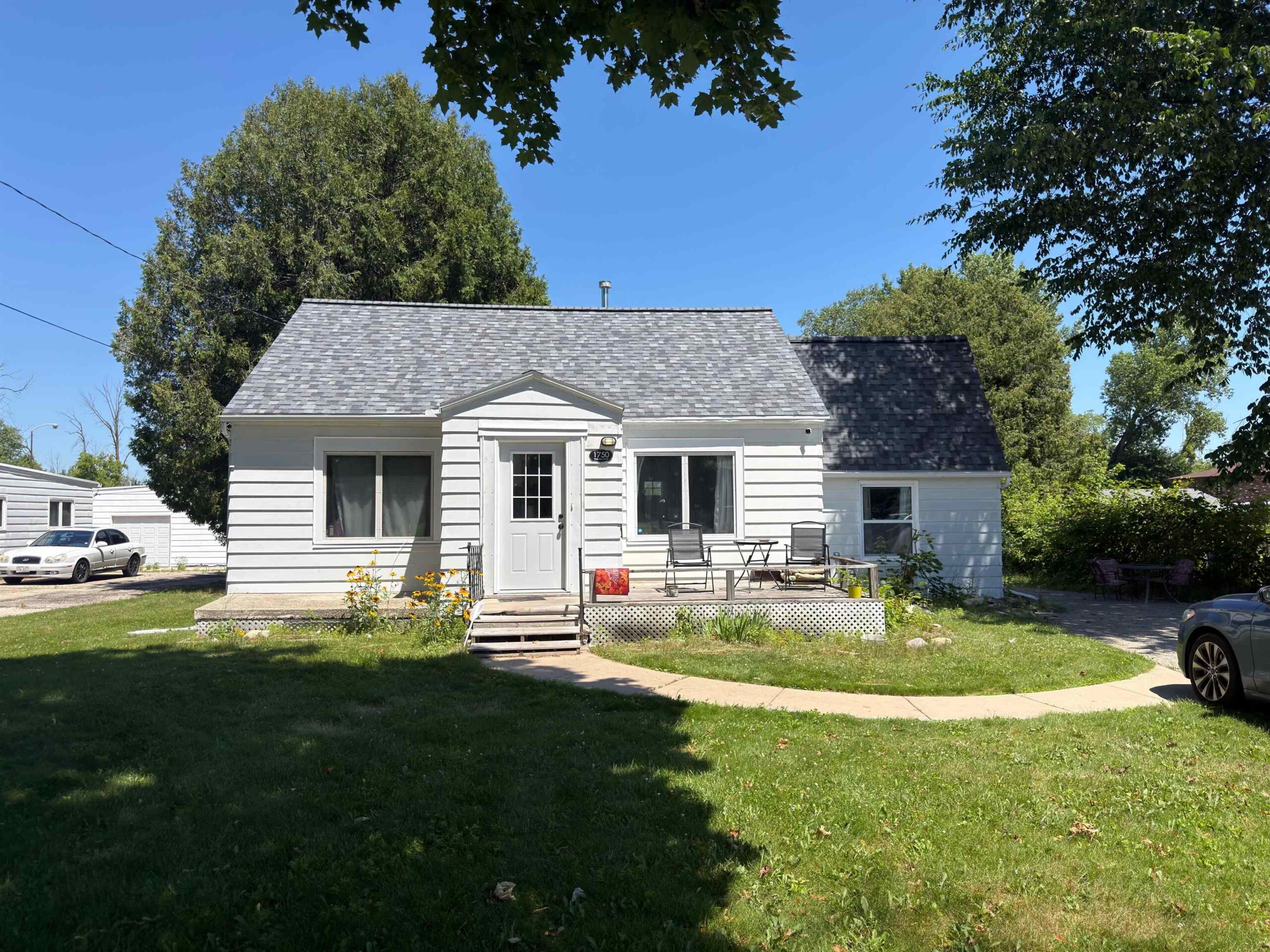 1750 WESTERN Avenue property preview photograph