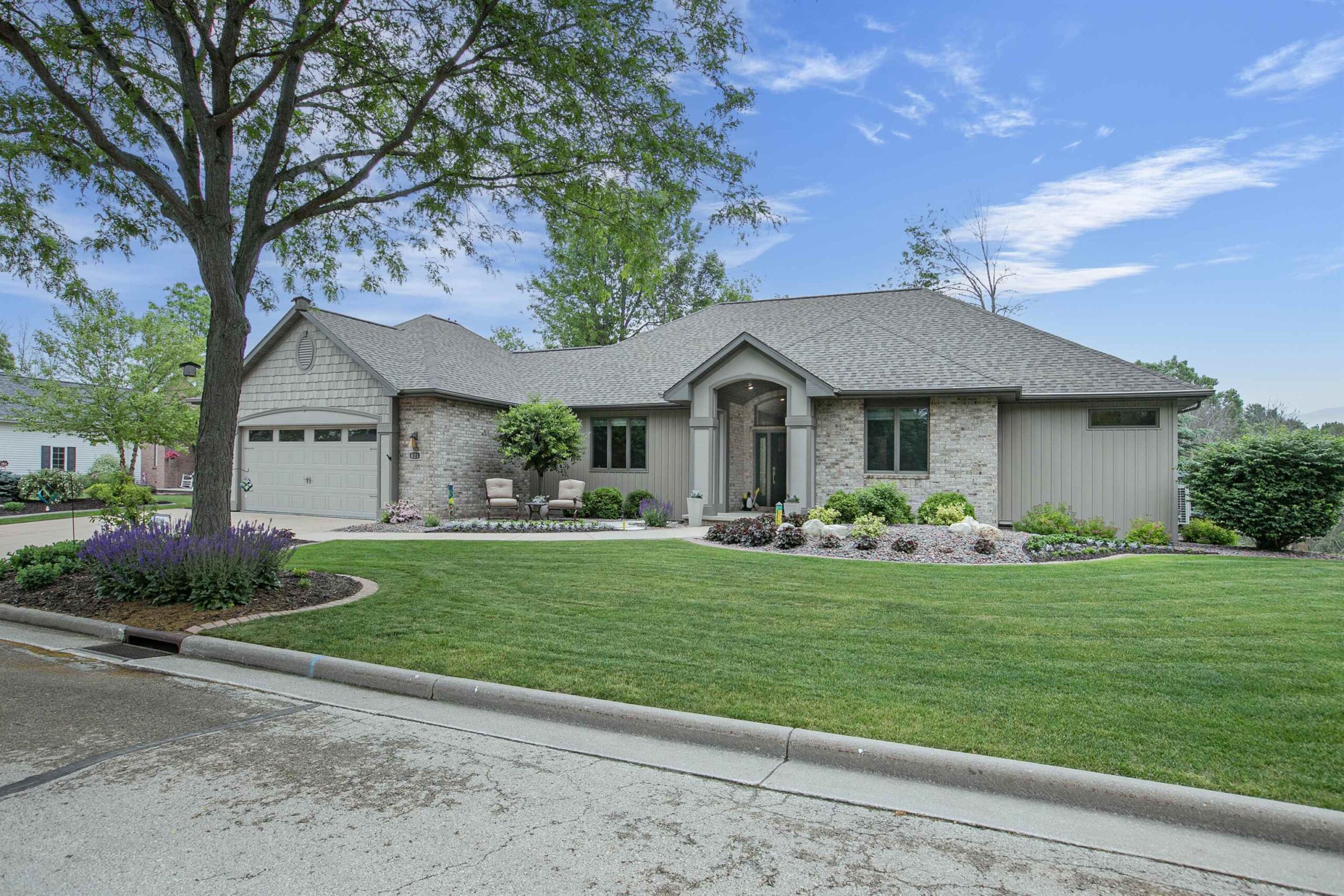 621 GLENVIEW Avenue property preview photograph
