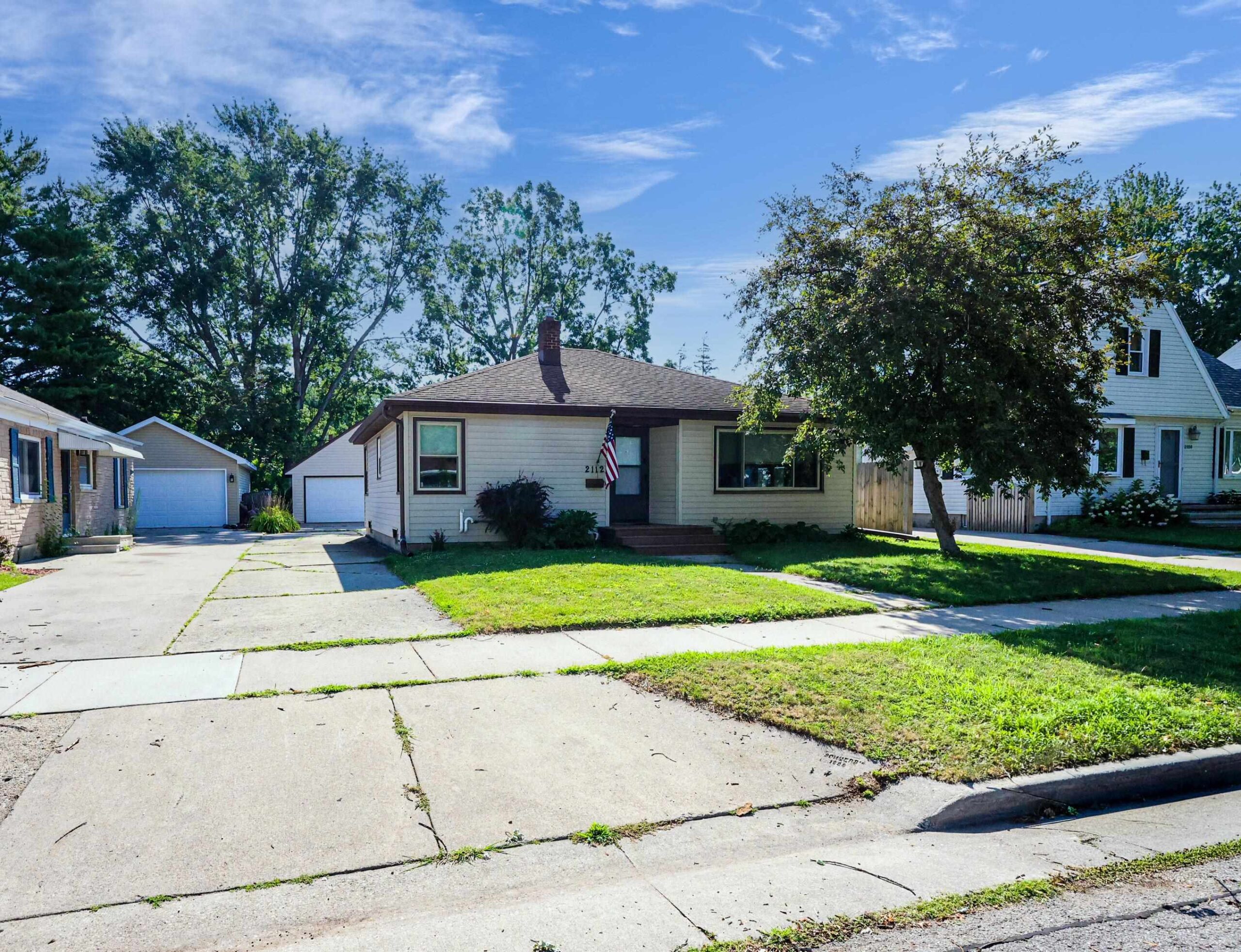 2112 N SUPERIOR Street property preview photograph