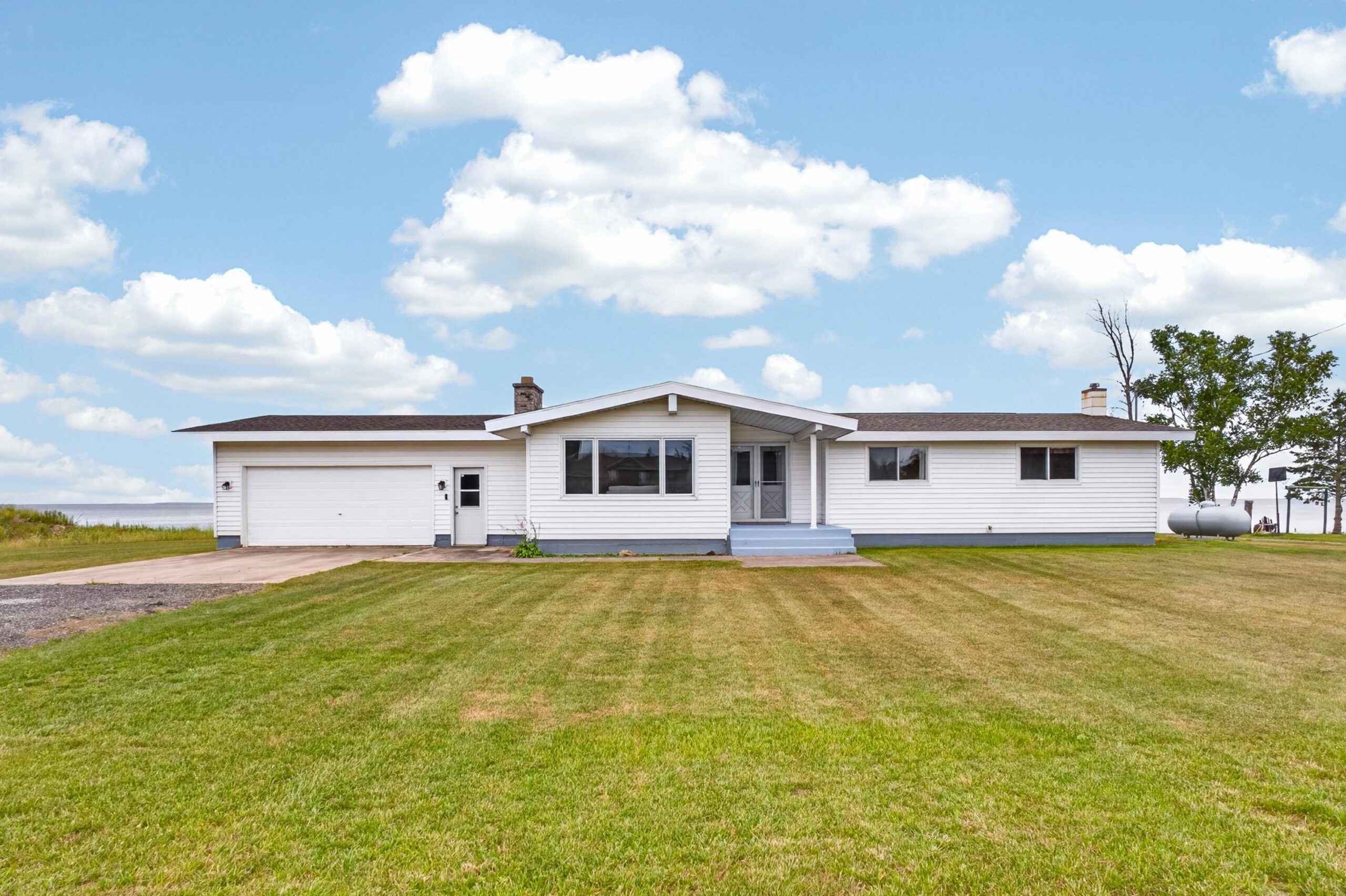 N7386 M-35 Highway property preview photograph