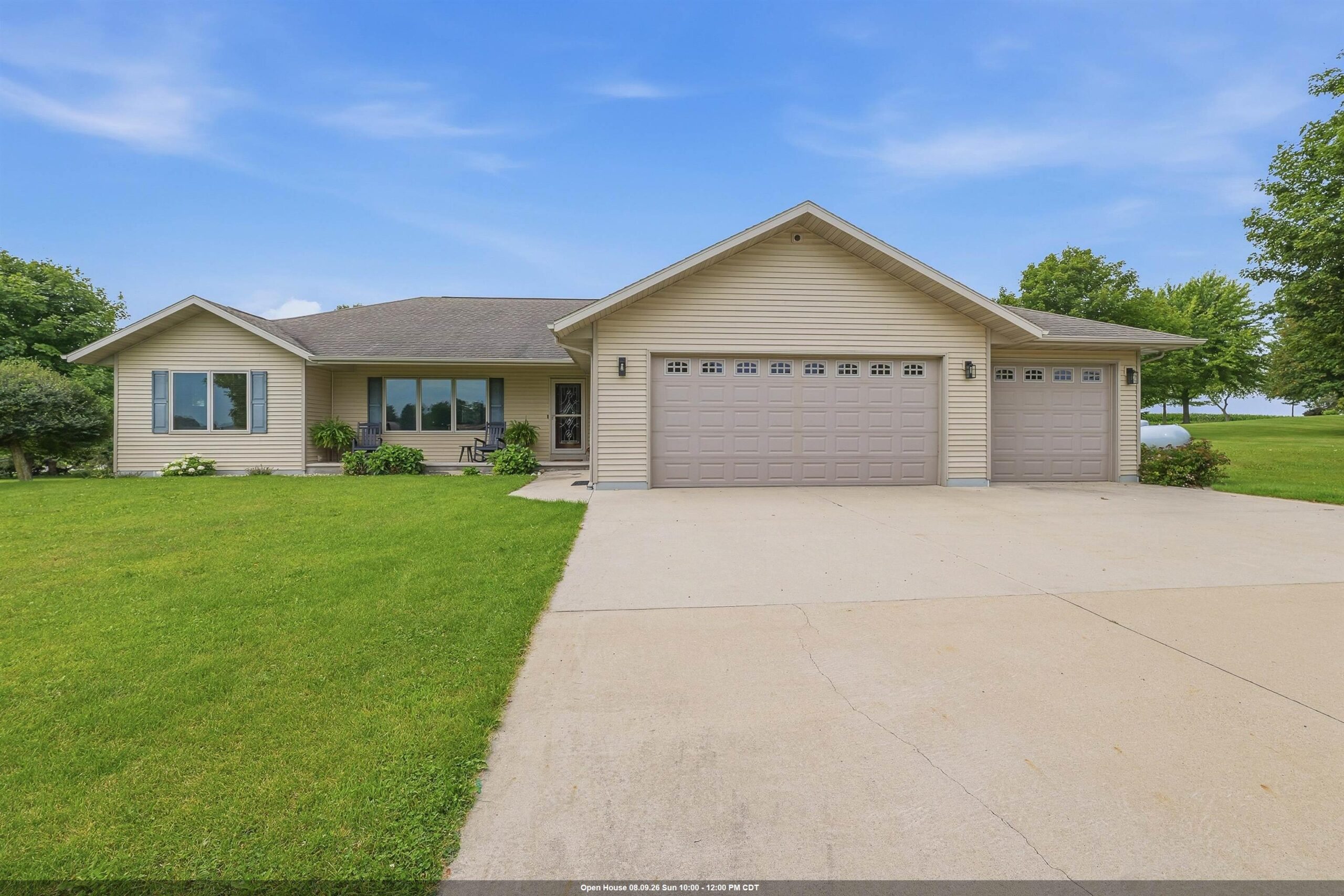 W8314 HAWKVIEW Circle property preview photograph