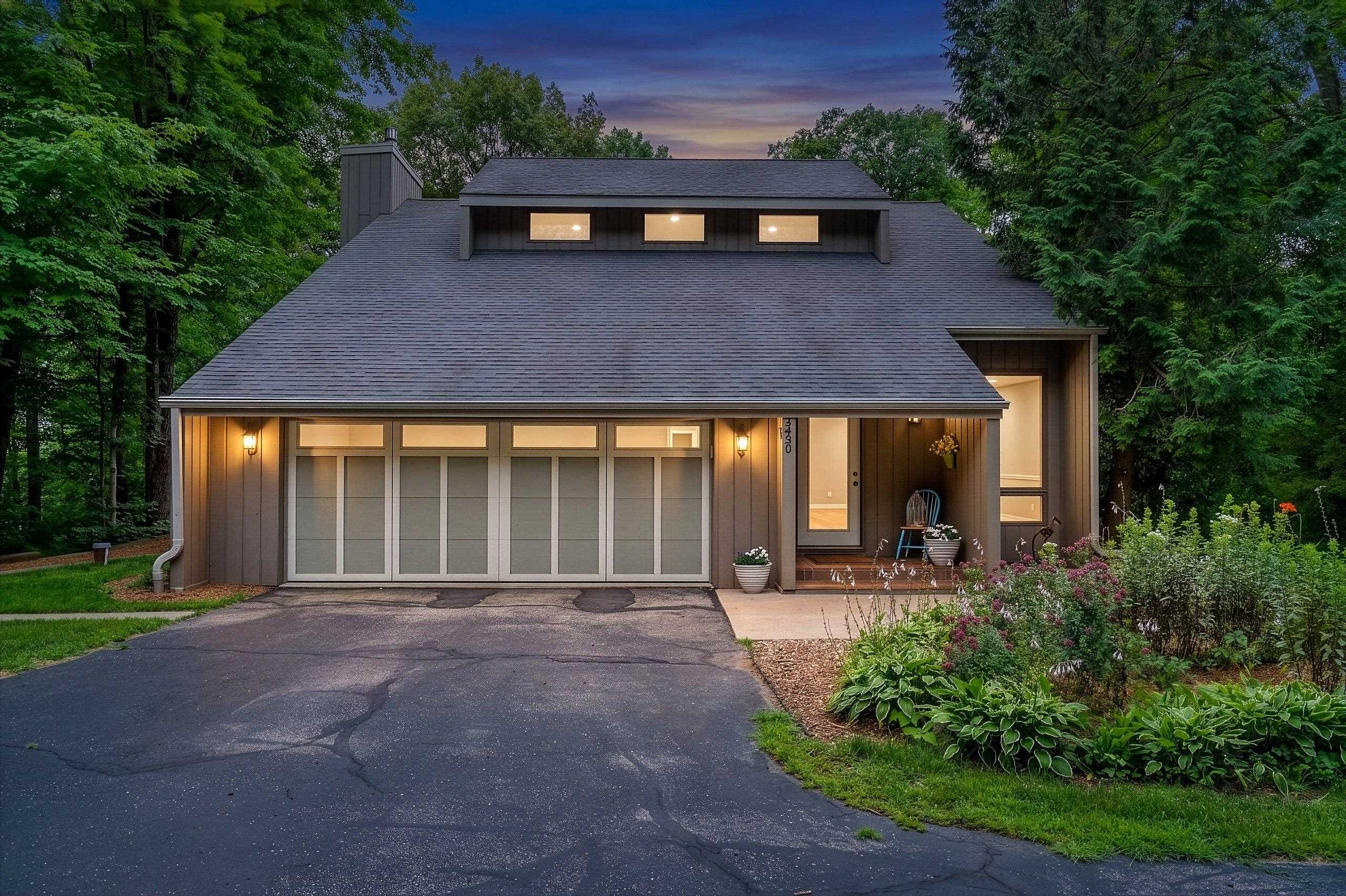 4430 COUNTRY AIRE Court property preview photograph