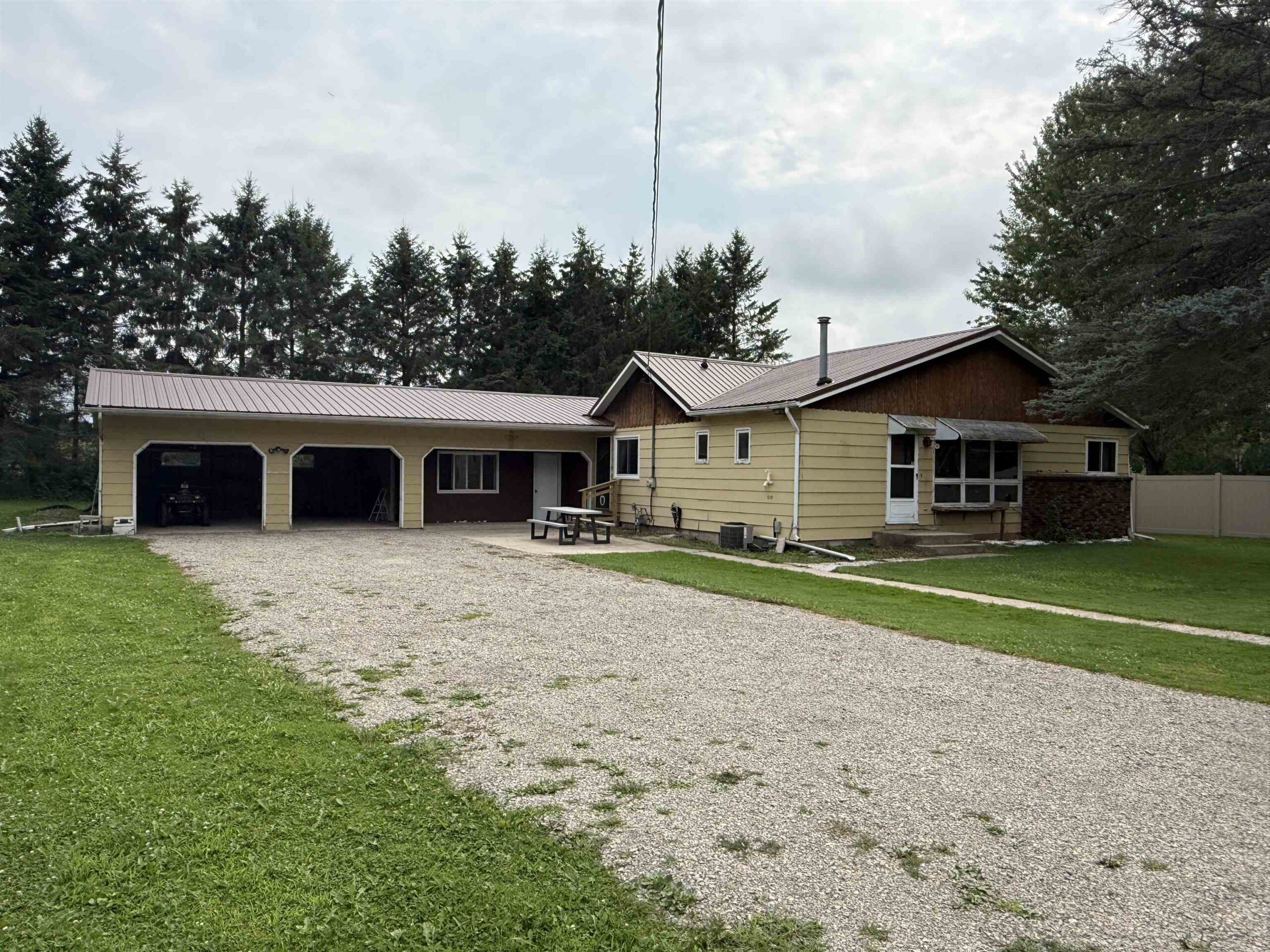 W4633 BUSS Drive property preview photograph