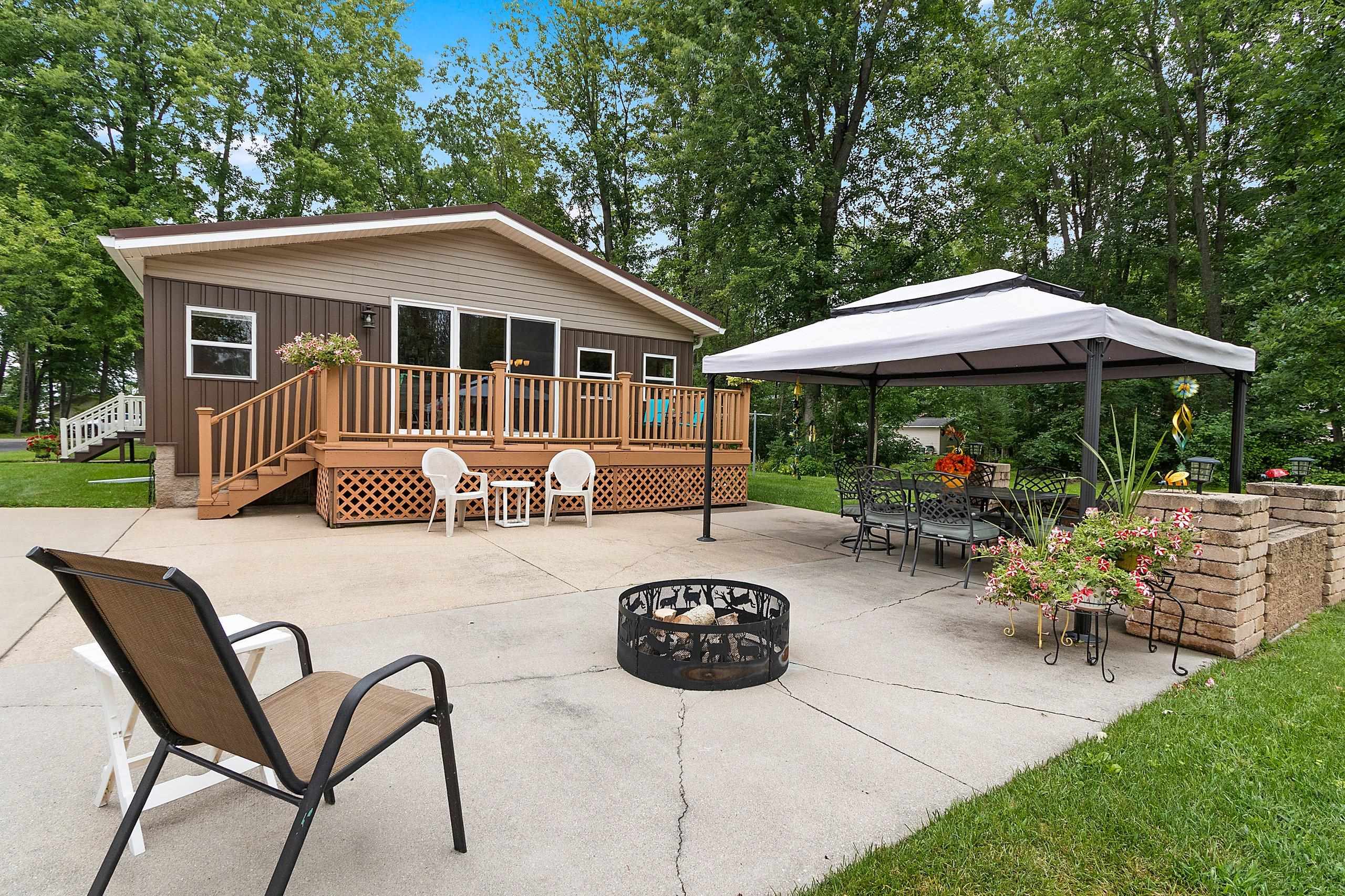 W4933 WOODLAND Road property preview photograph