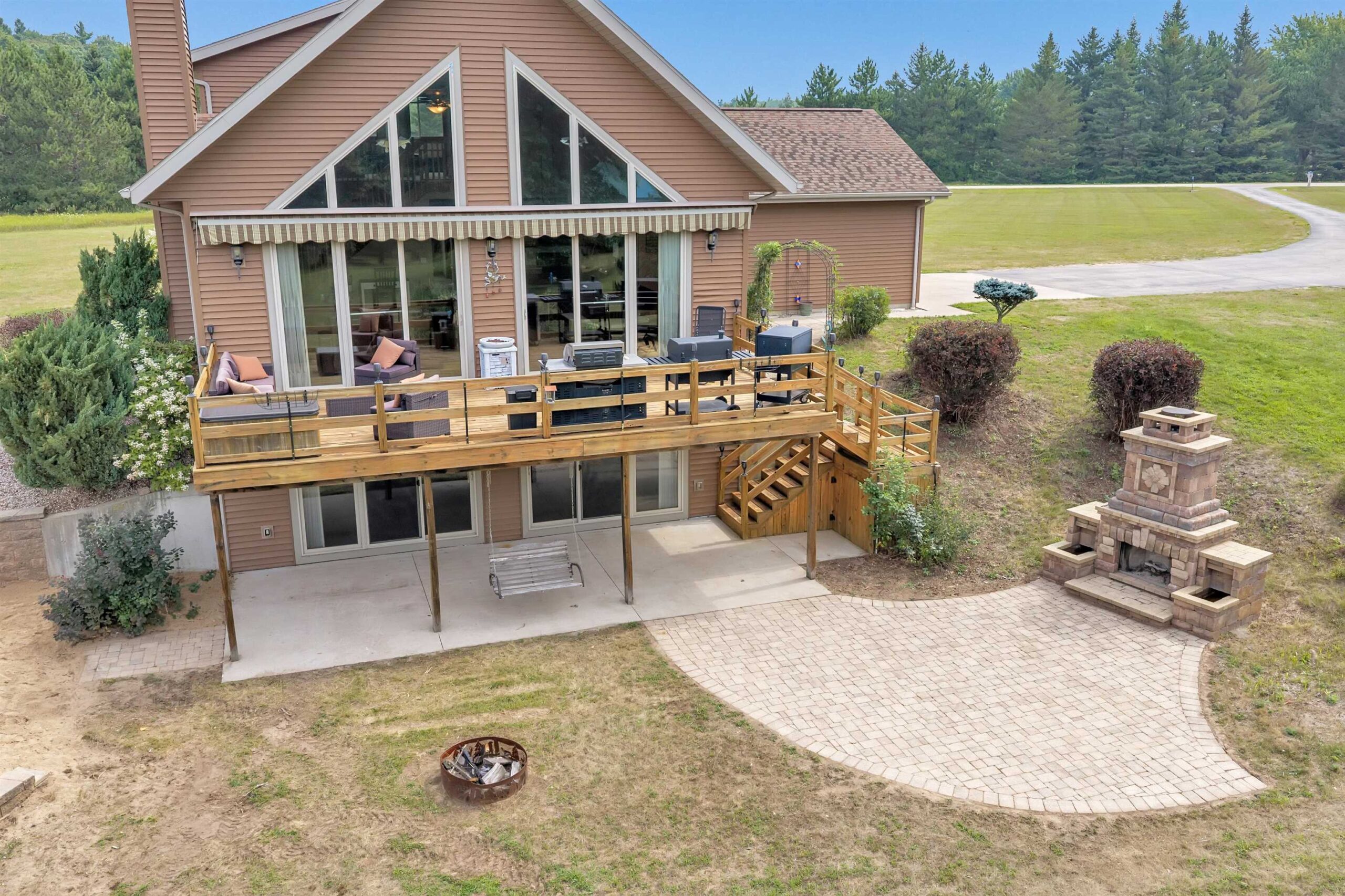 N2561 HODGETT Court property preview photograph