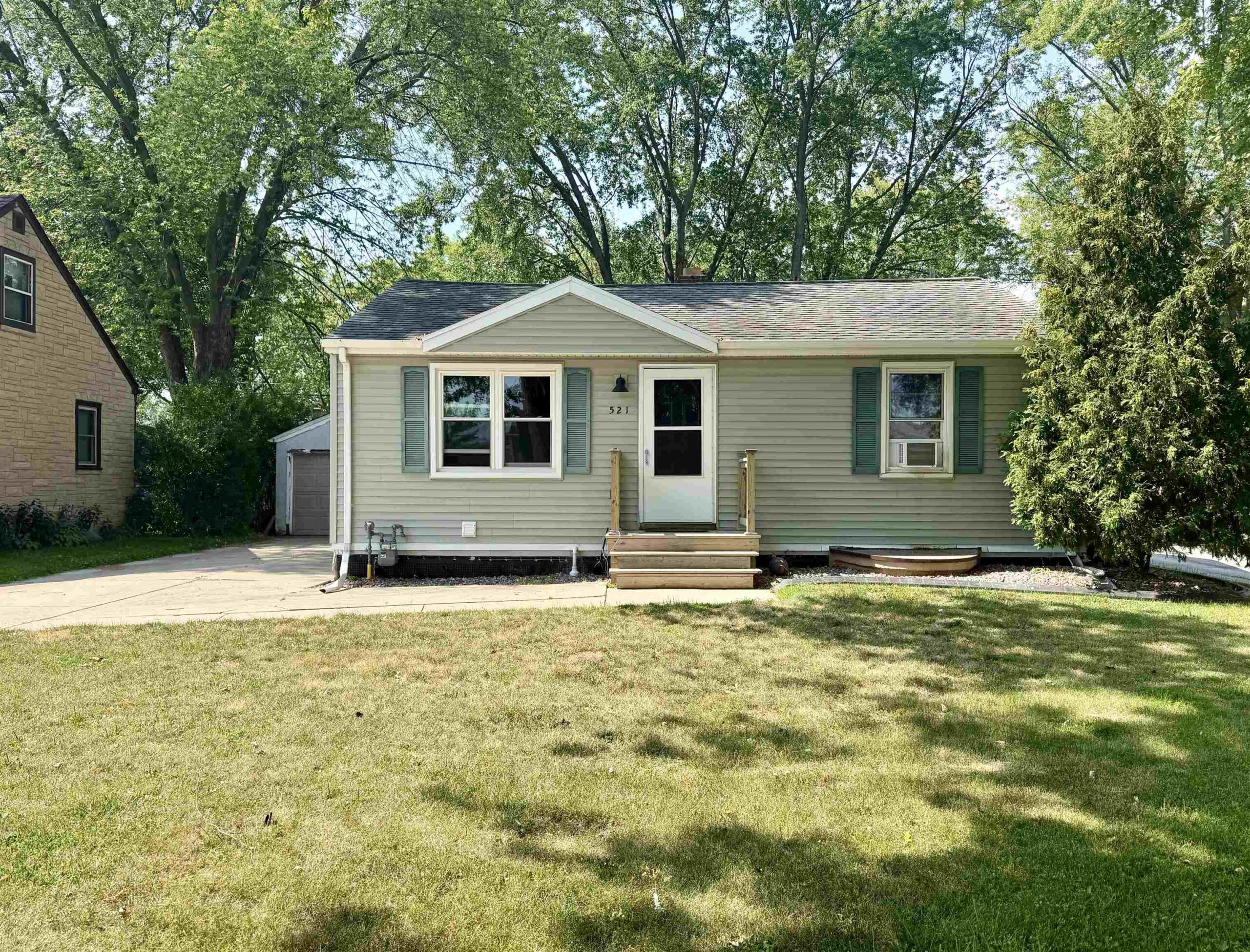521 COTTAGE GROVE Avenue property preview photograph