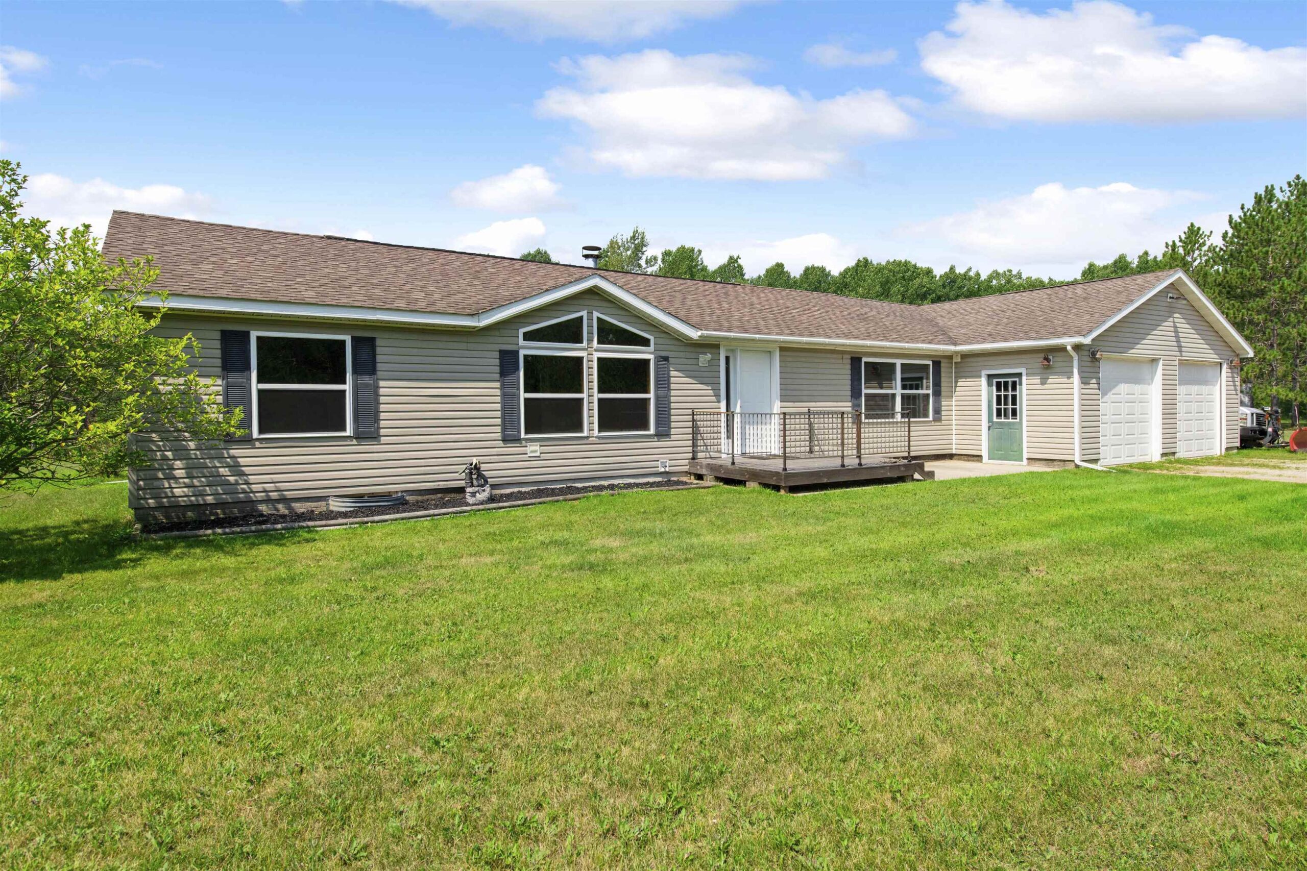 N3355 BAY DE NOC Drive property preview photograph