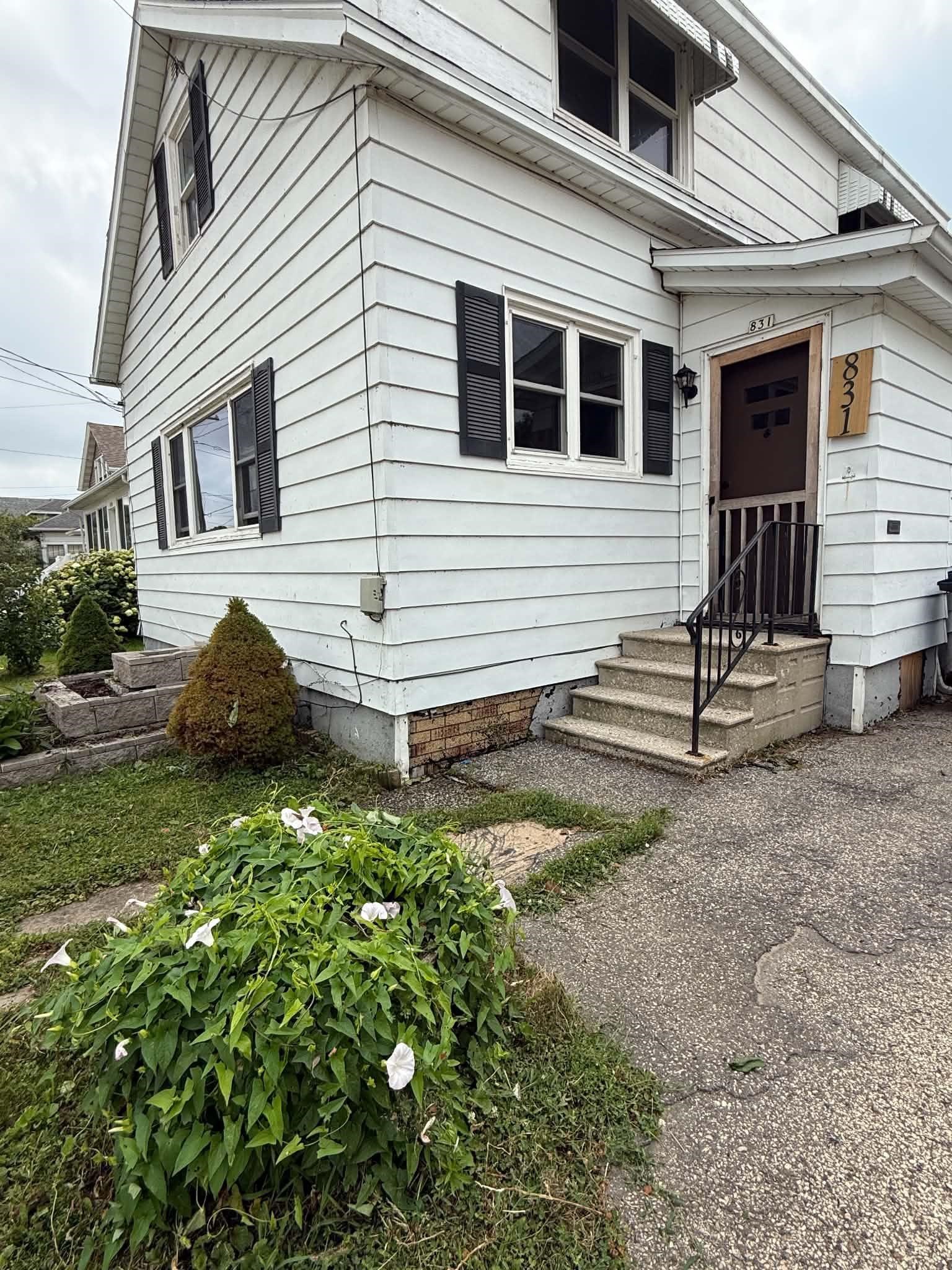 831 WINNEBAGO Avenue property preview photograph