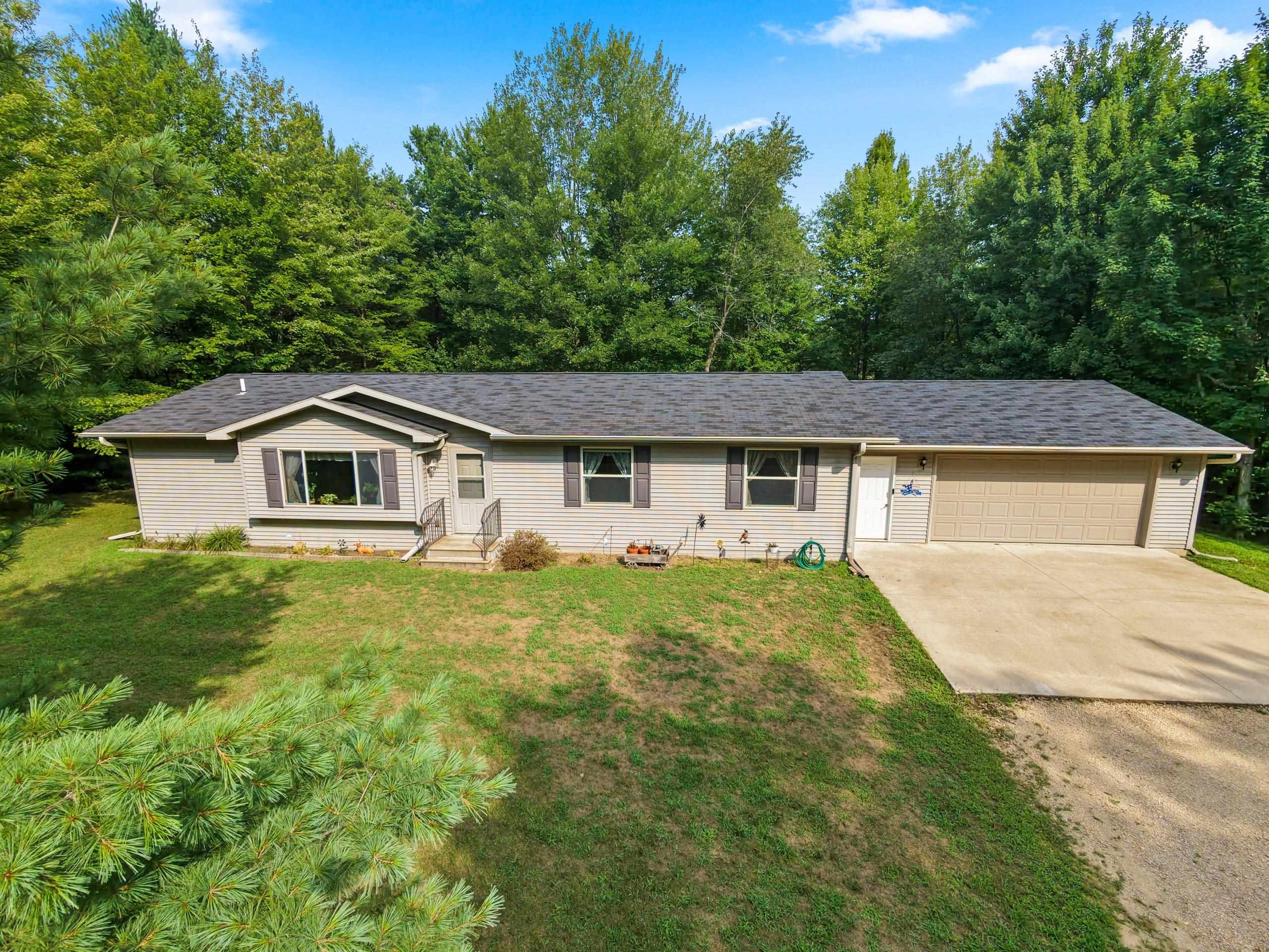 W5065 S RAINBOW Circle property preview photograph