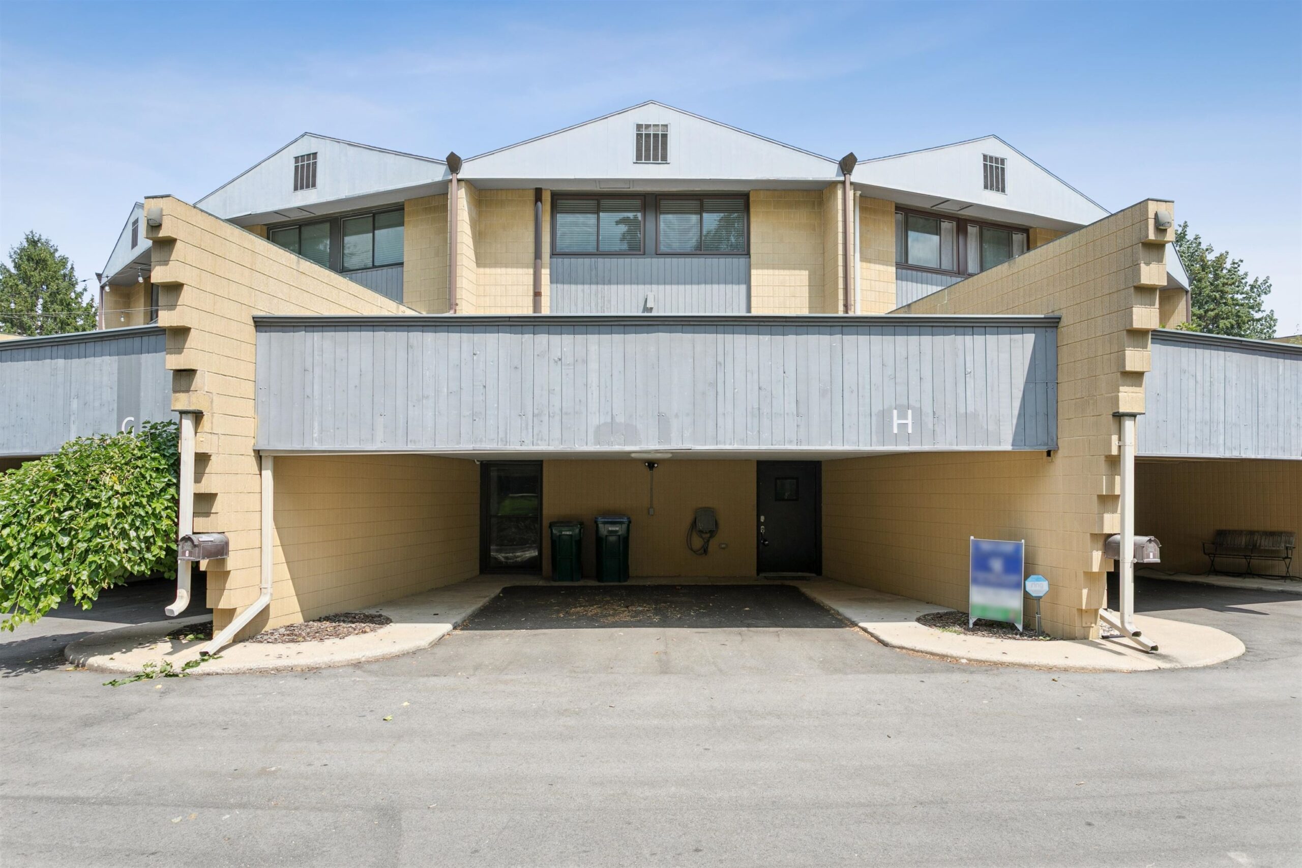 4545 W PINE Street property preview photograph