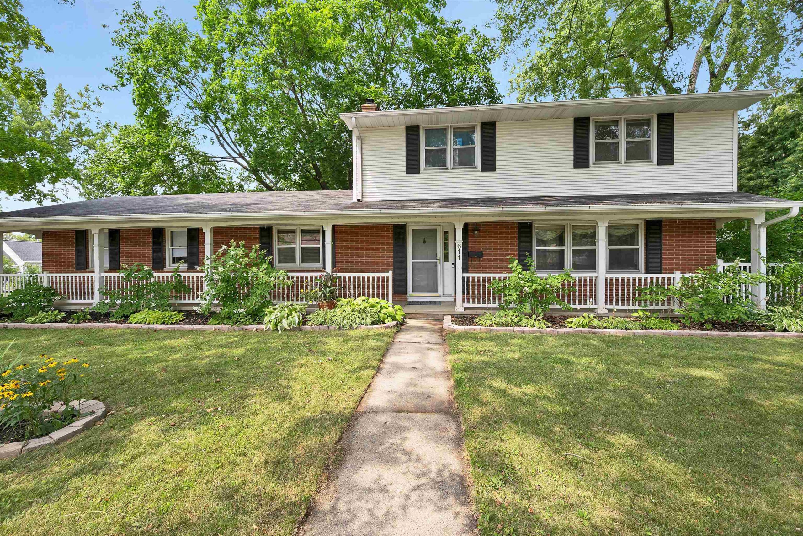 611 WAUBAUNUQUA Trail property preview photograph
