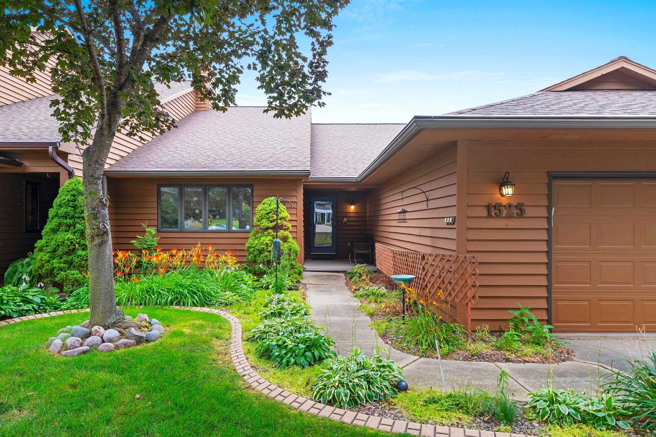 1525 N BAY HIGHLANDS Drive property preview photograph