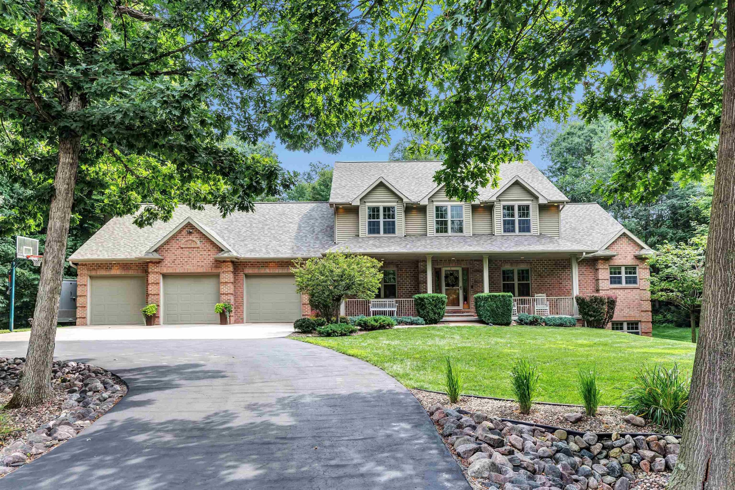 4408 FOREST RIDGE Drive property preview photograph
