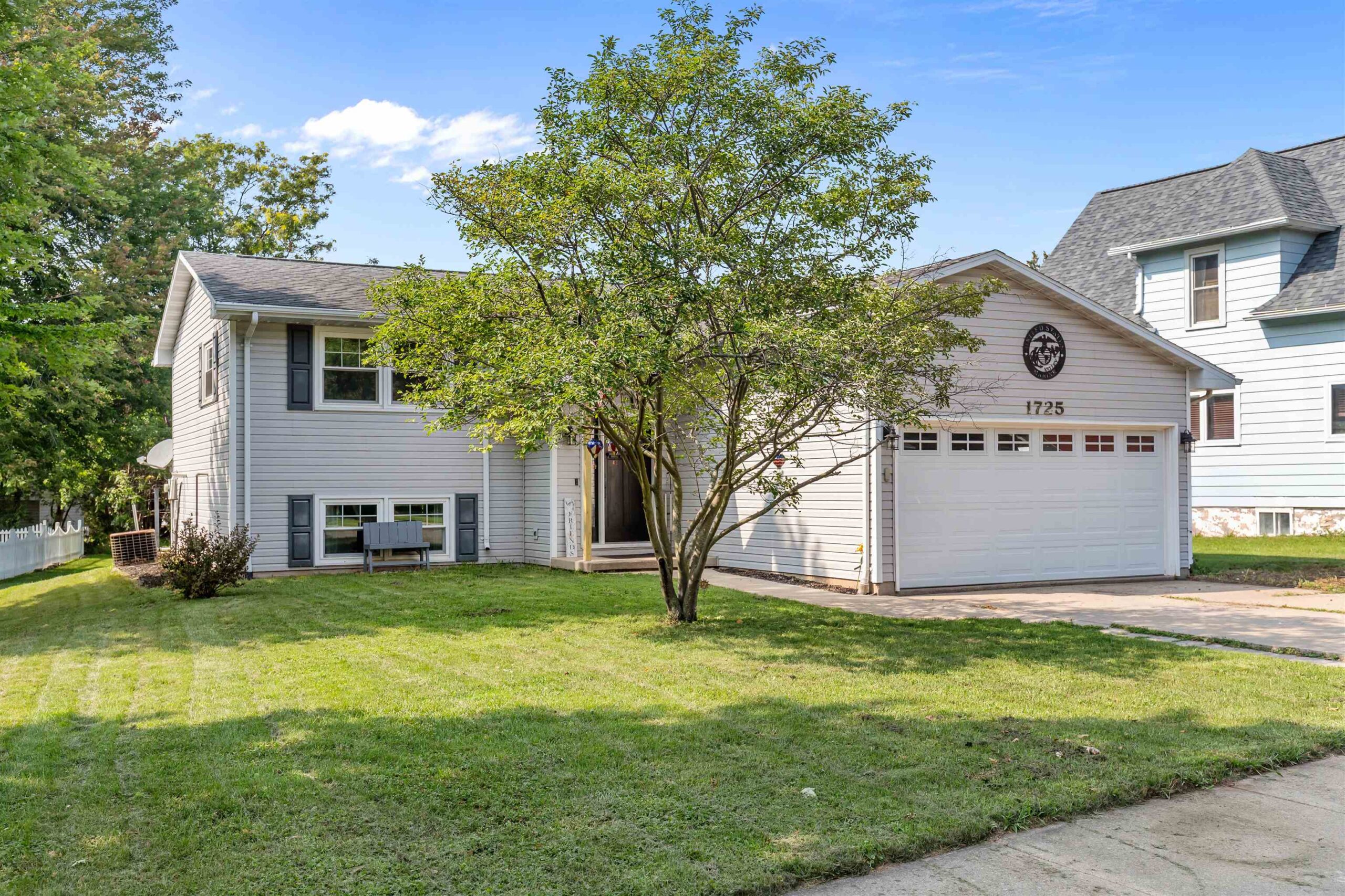 1725 LAWE Street property preview photograph