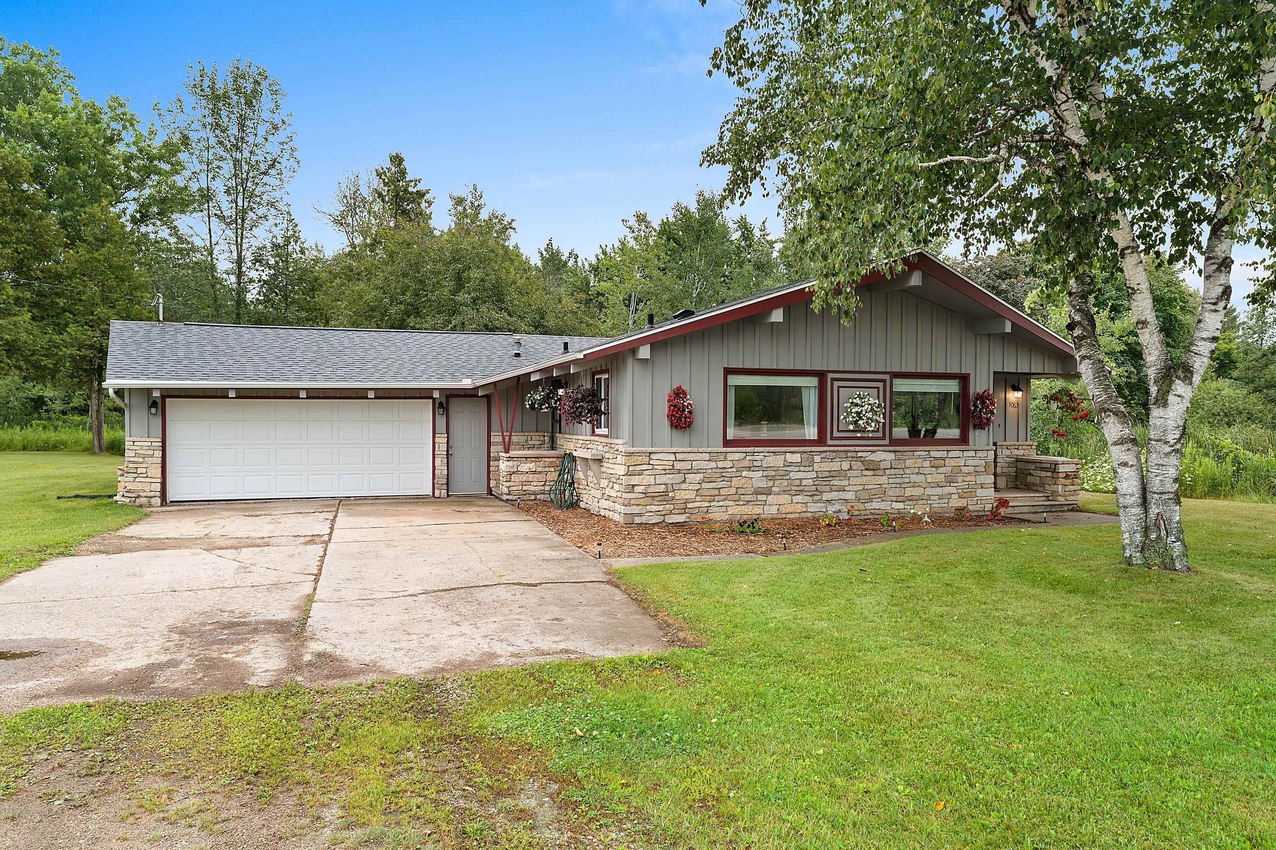 4063 CRESCENT Lane property preview photograph