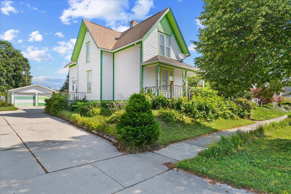 625 CENTER Street property preview photograph