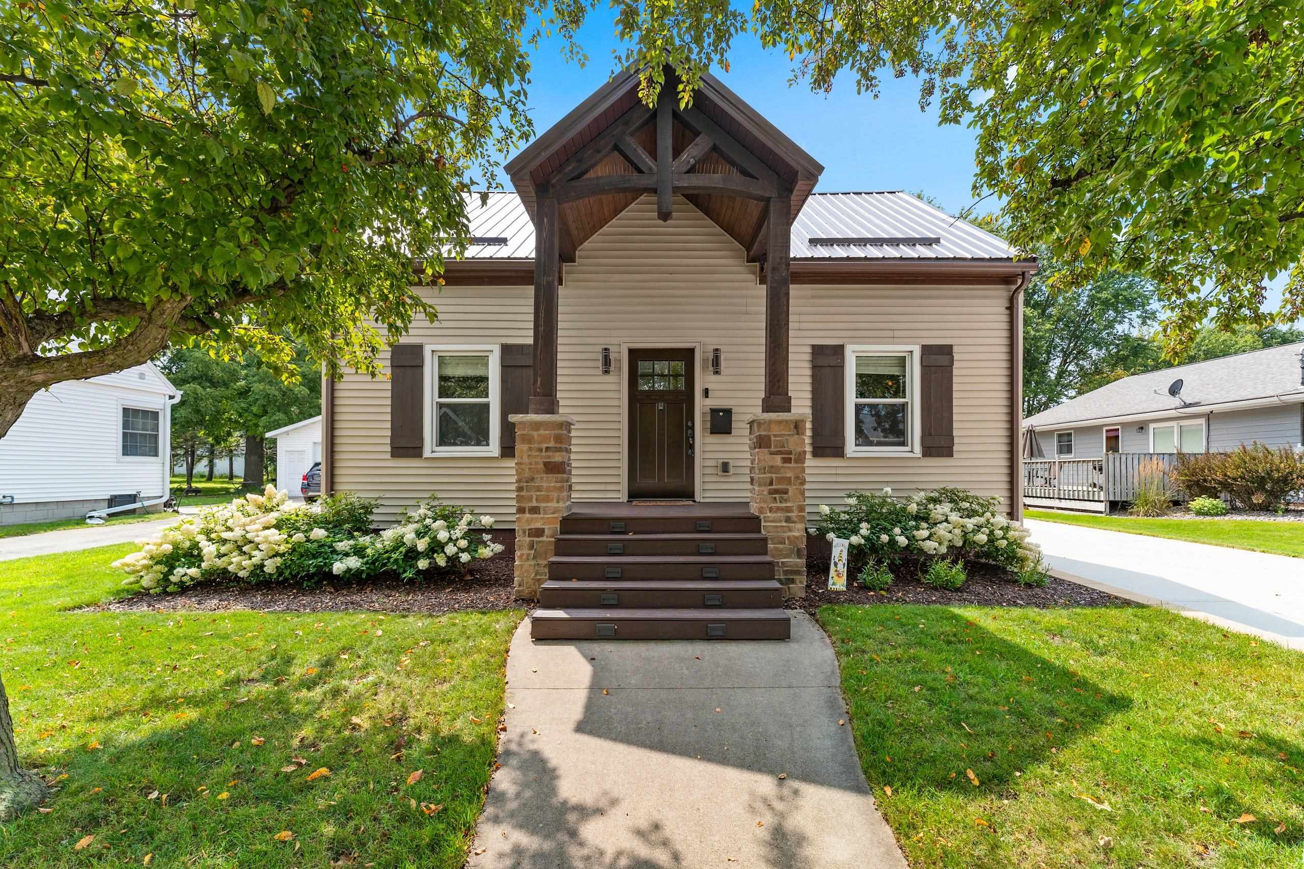 532 ROBBINS Street property preview photograph