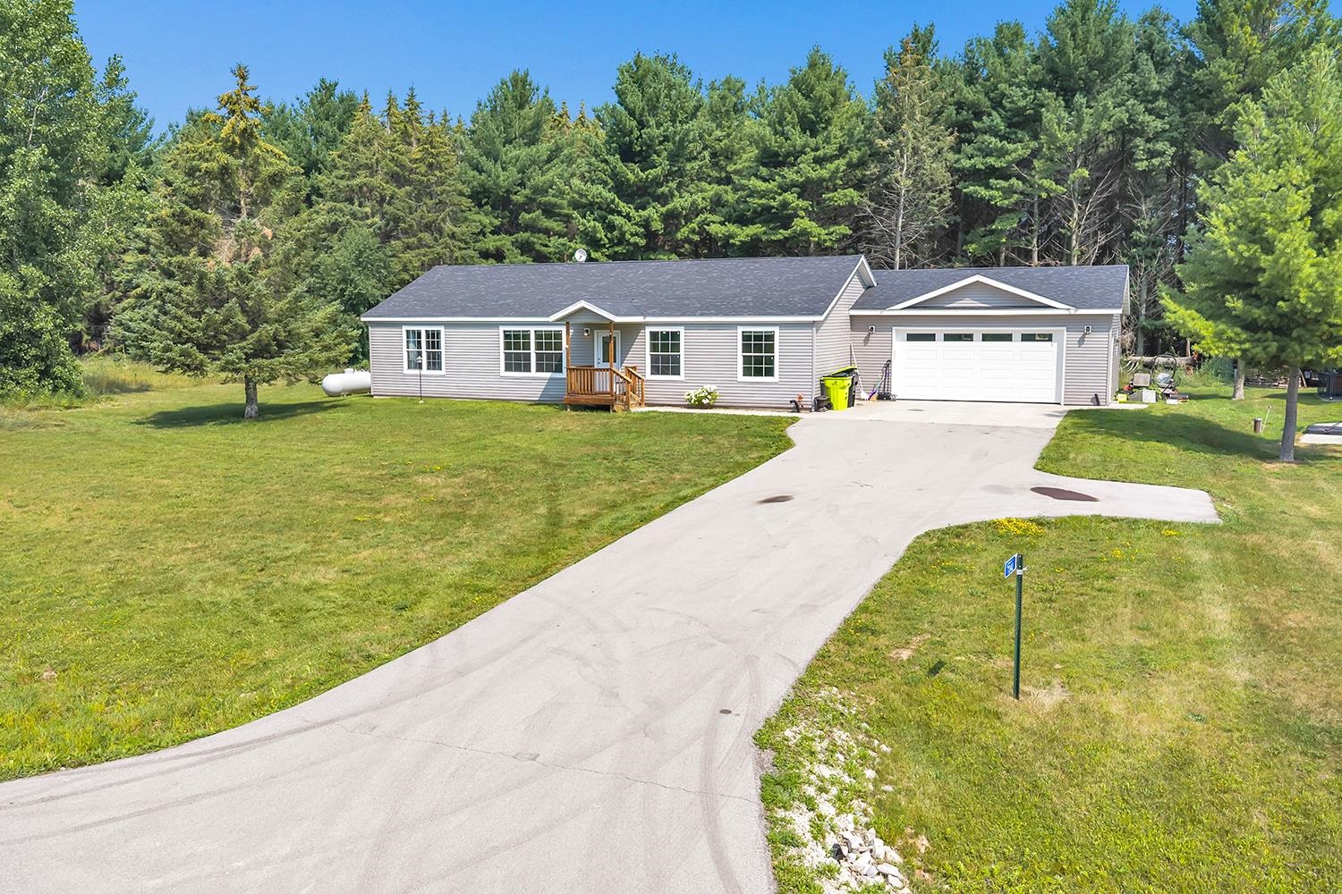 7340 N SUMMERSET Circle property preview photograph