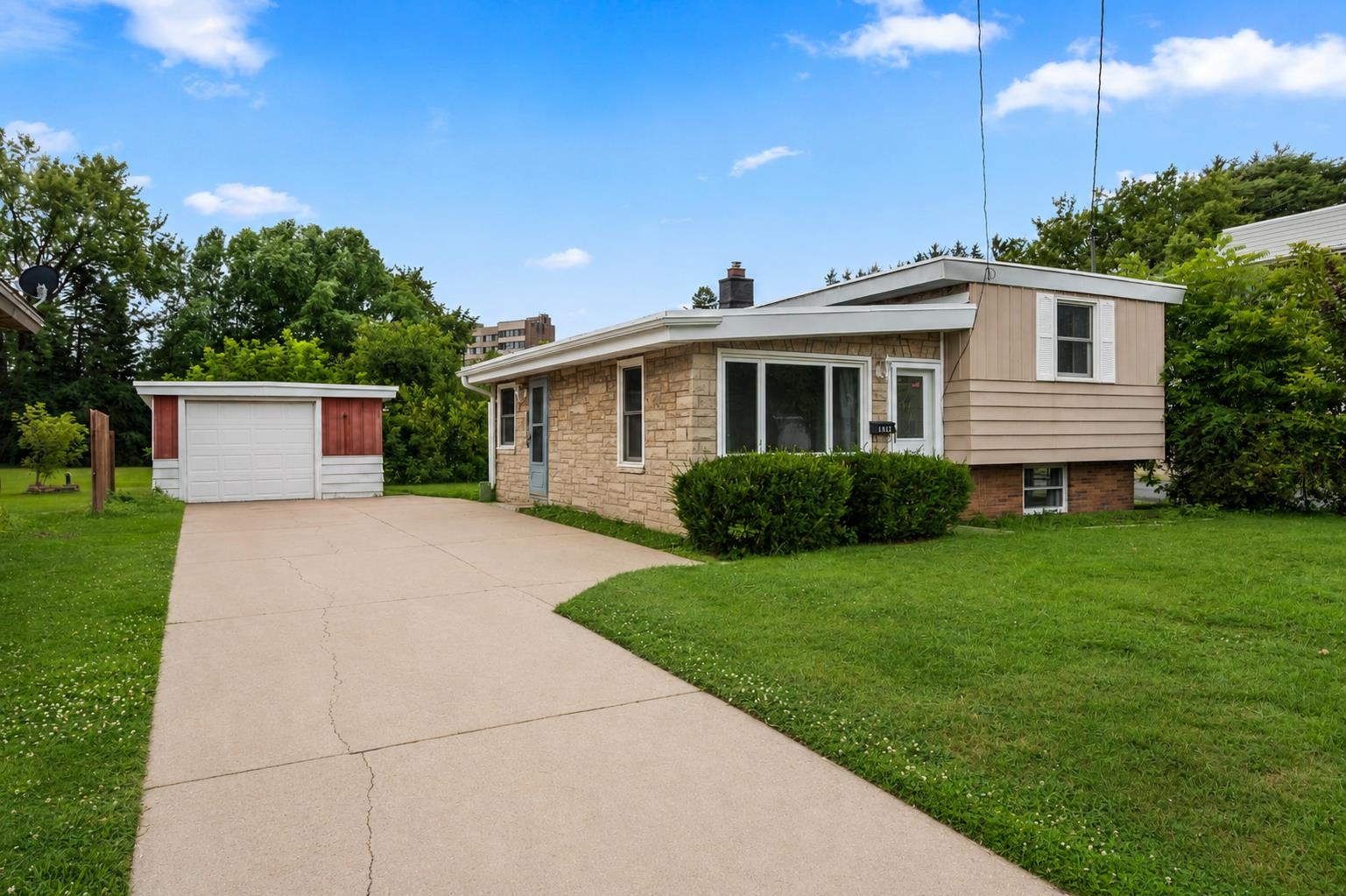 1413 WESTERN Avenue property preview photograph