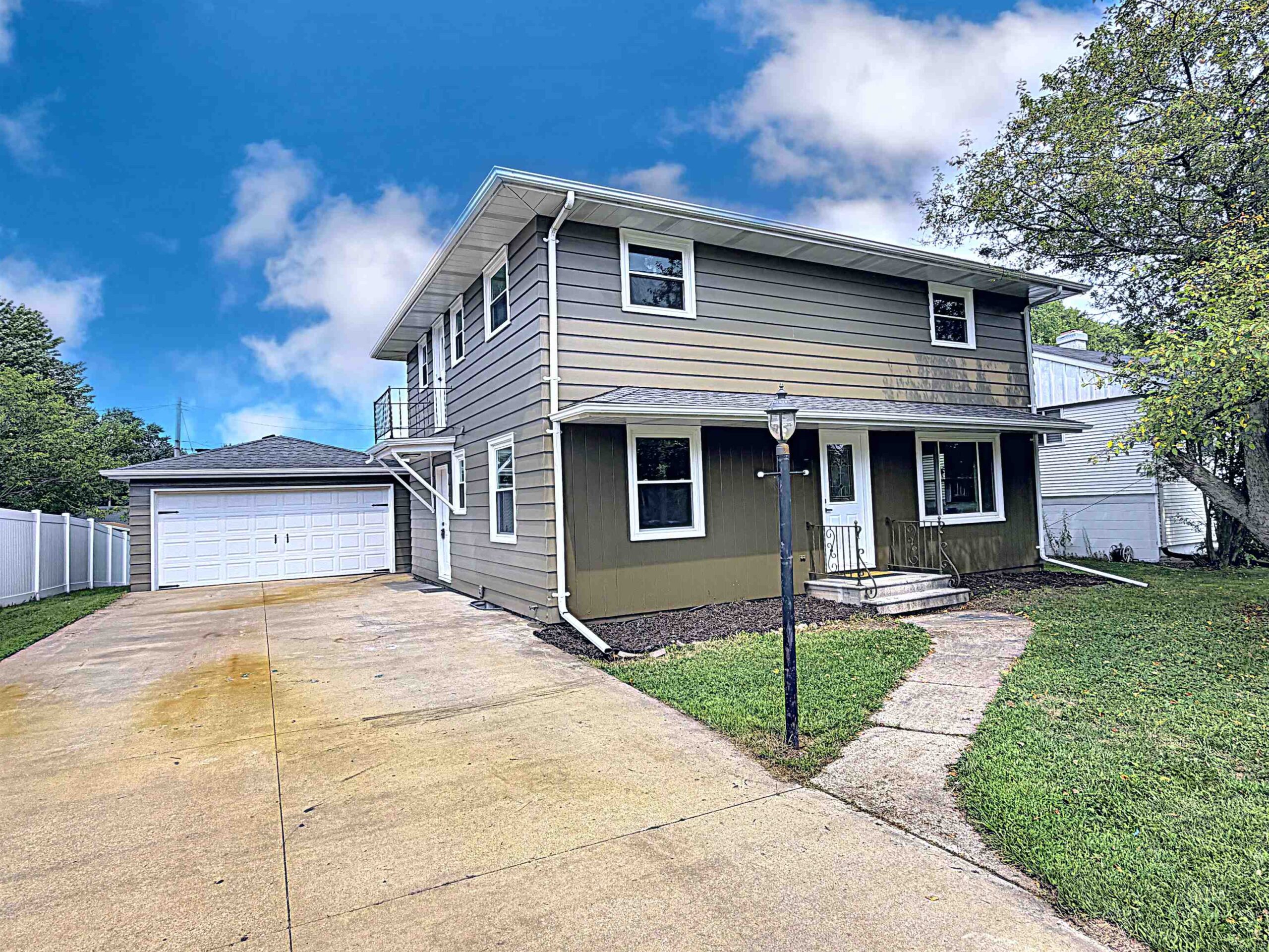 516 W 10TH Street property preview photograph
