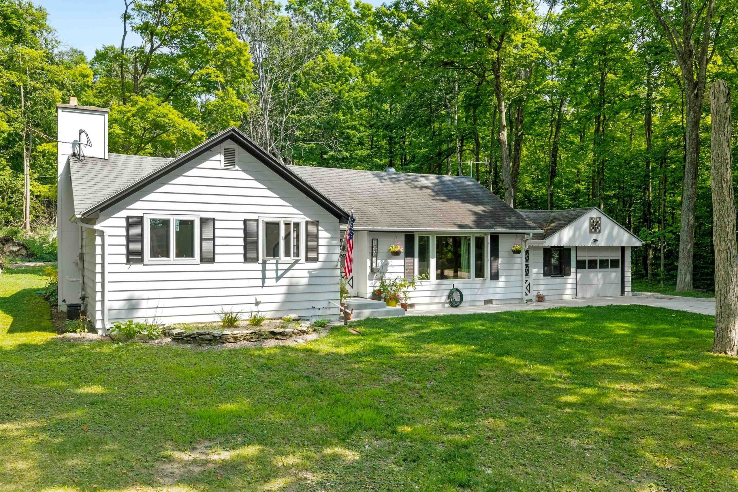 10844 N SPRING Road property preview photograph