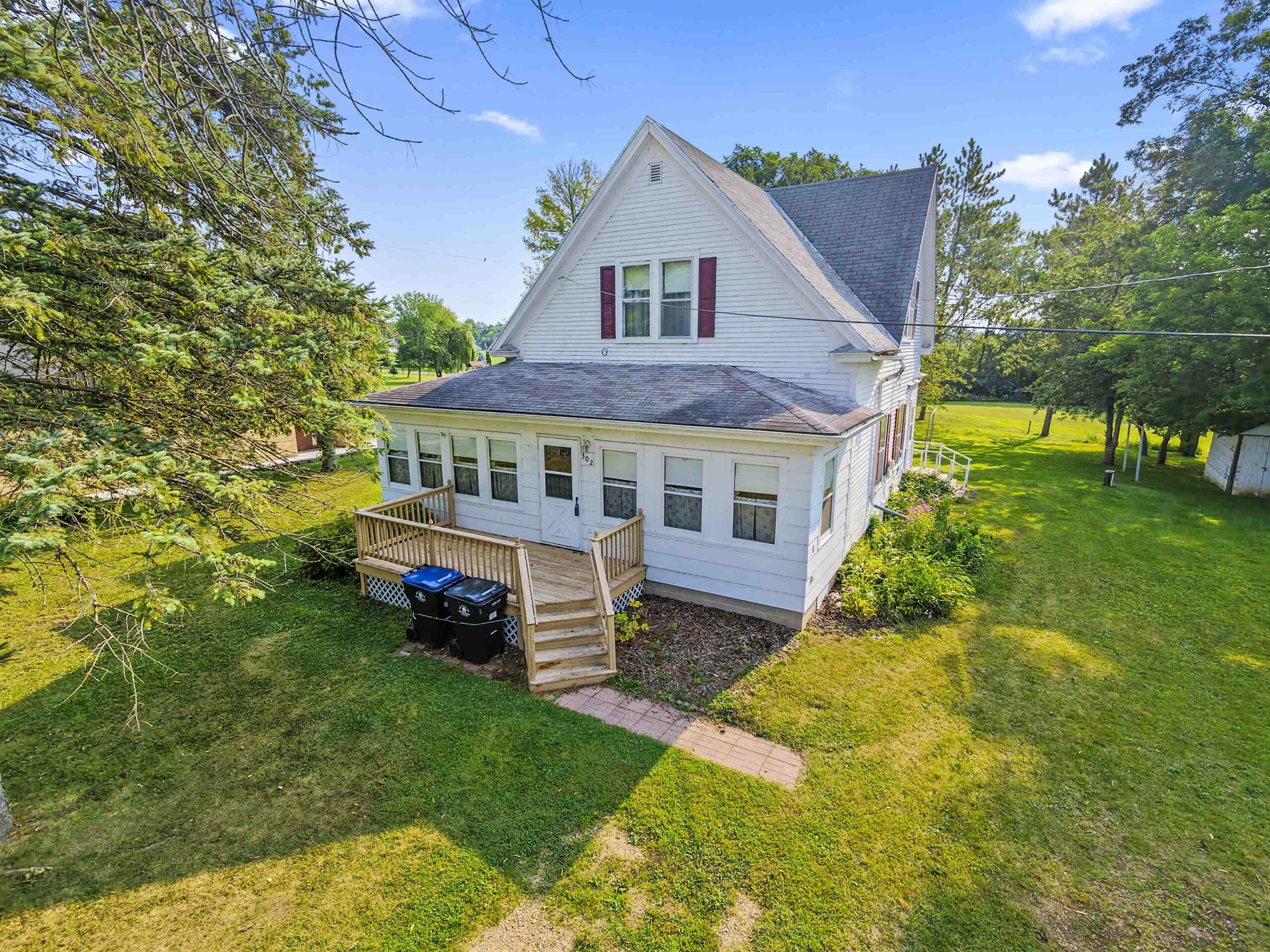 302 S ZACHOW Street property preview photograph
