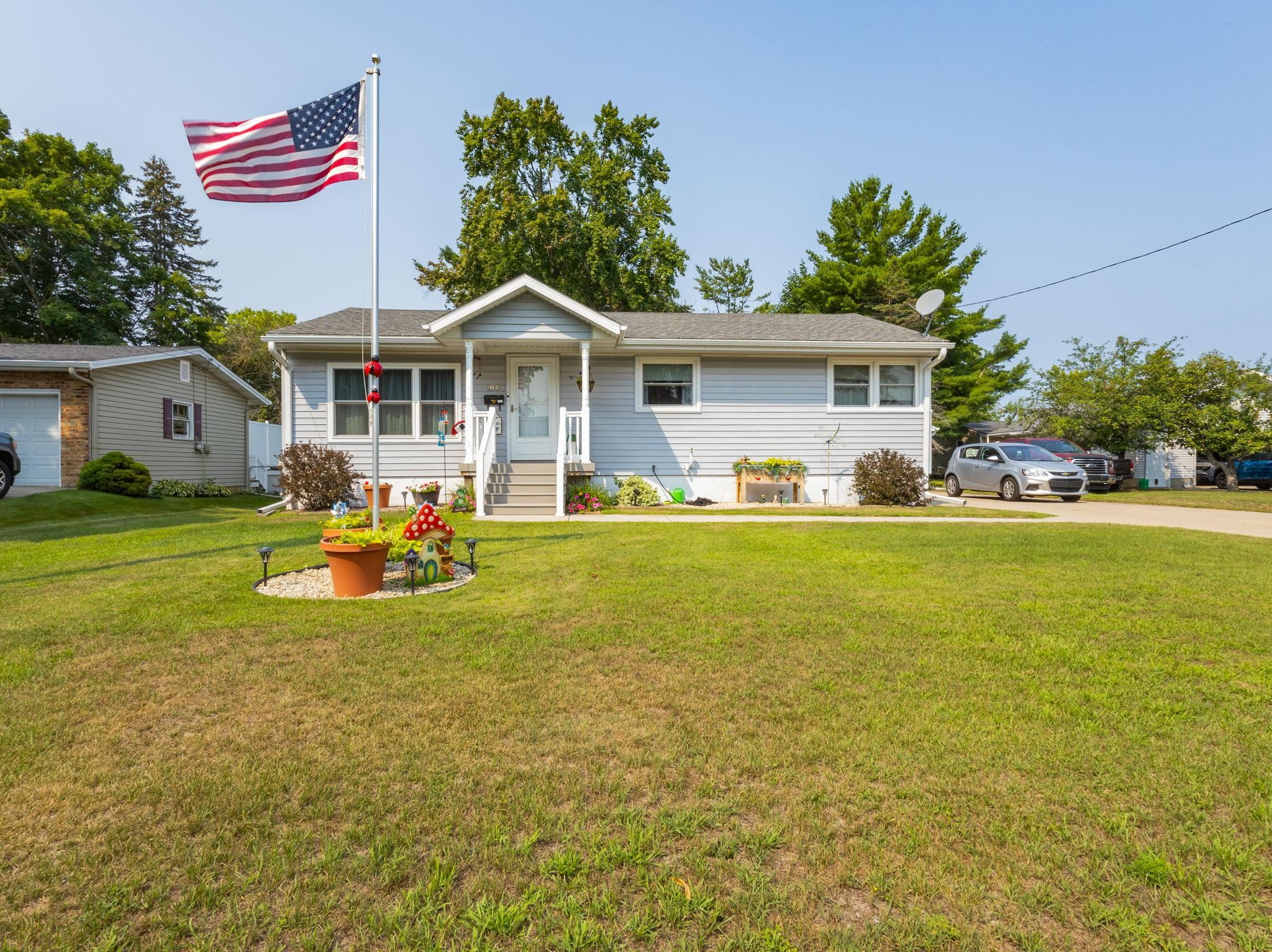 2105 17TH Street property preview photograph